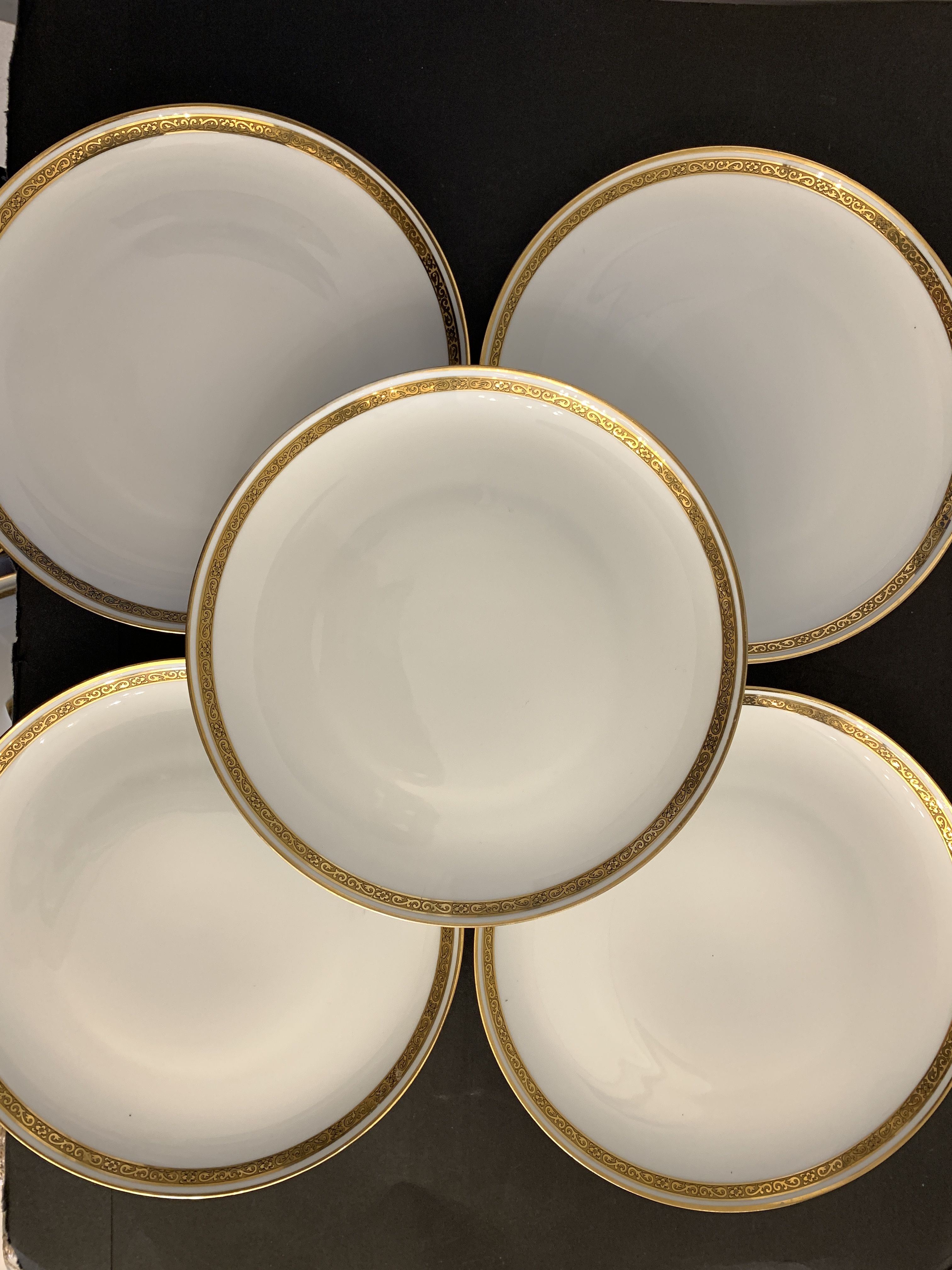 8 flat porcelain plates from Limoges Bernardaud, gilded Greek decoration, twentieth century