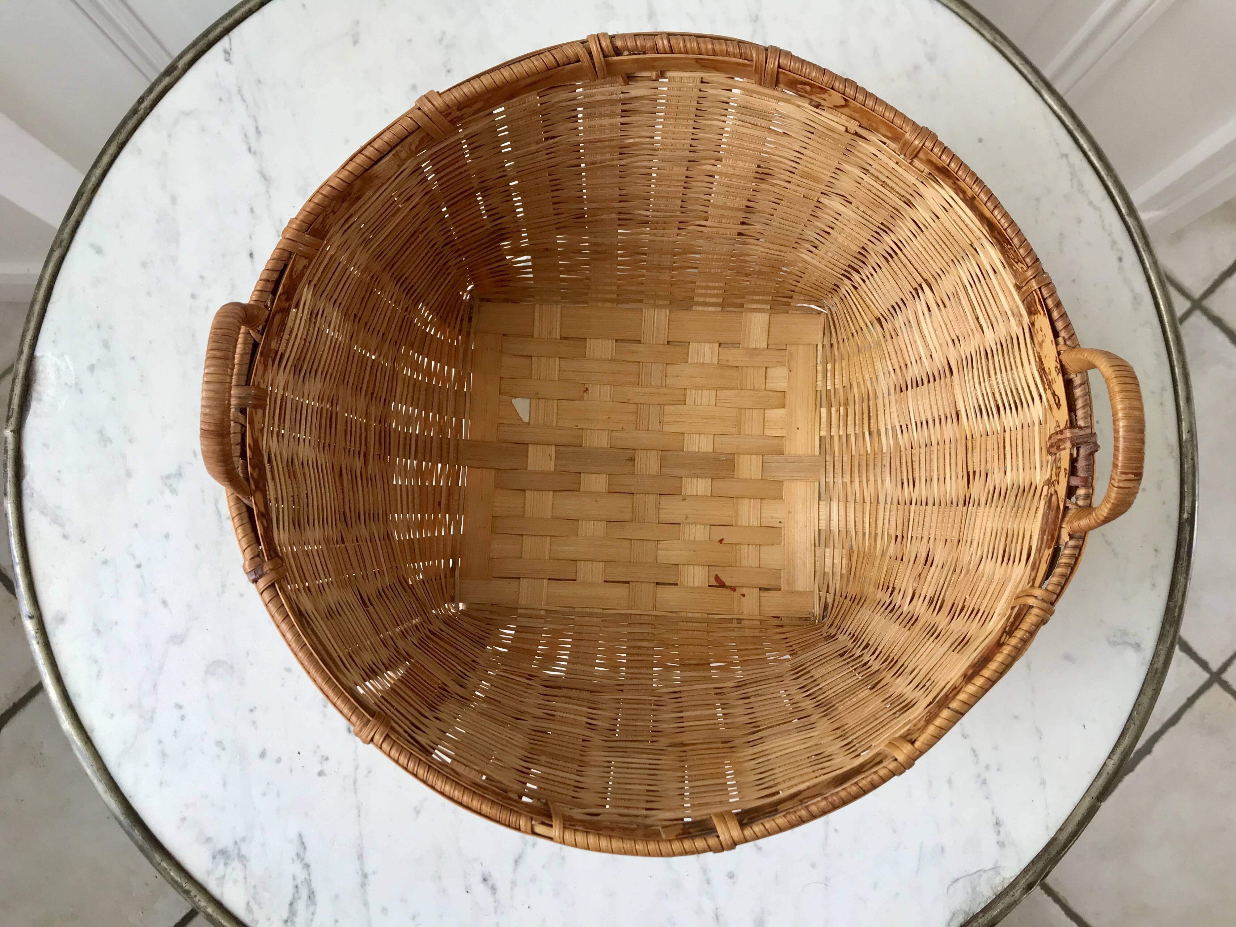 round rattan basket 60s-70s