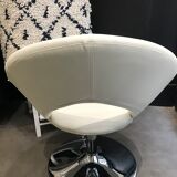 Swivel shell chair