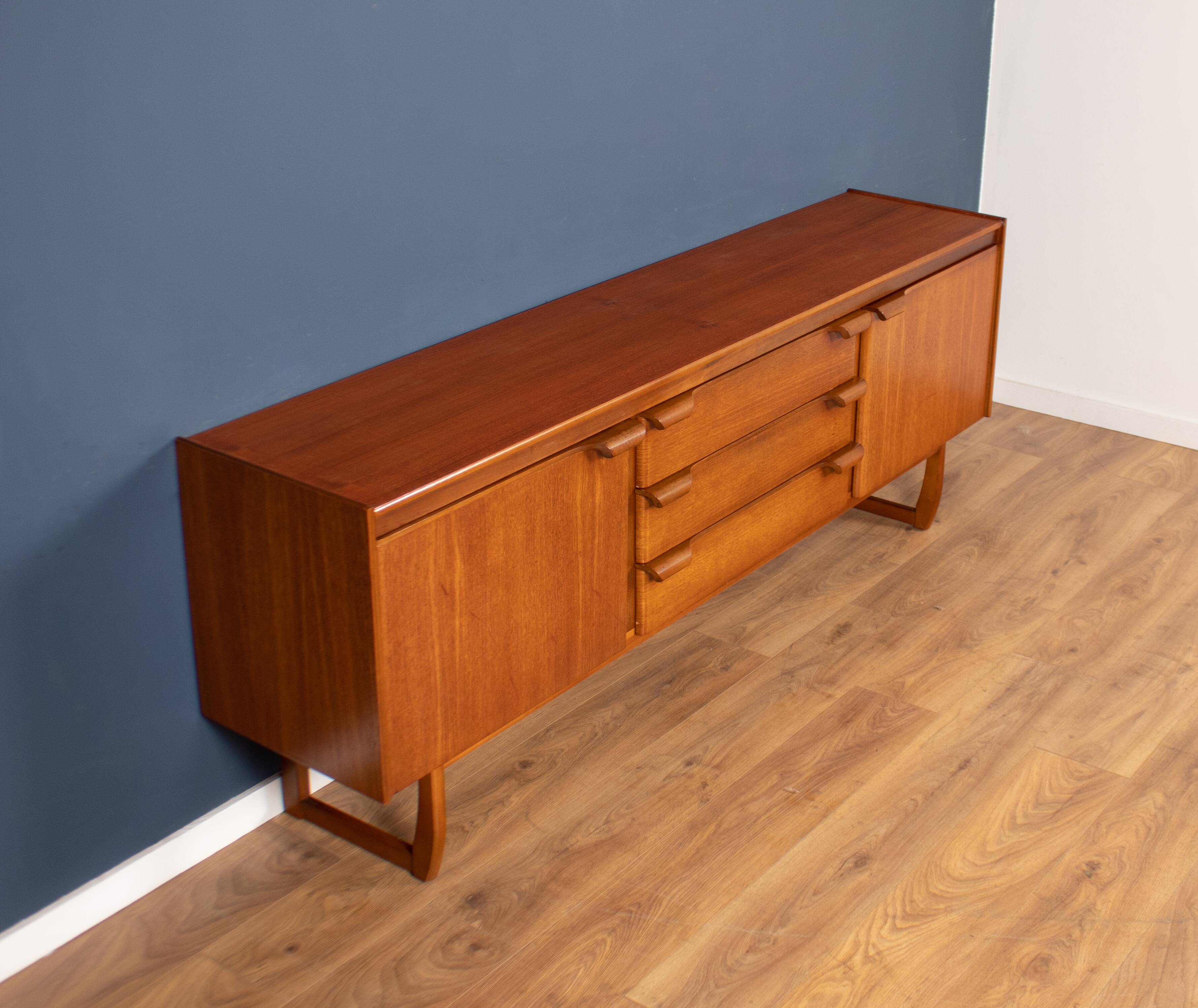 Buffet rétro en teck des années 1960 William & Lawrence Mid Century