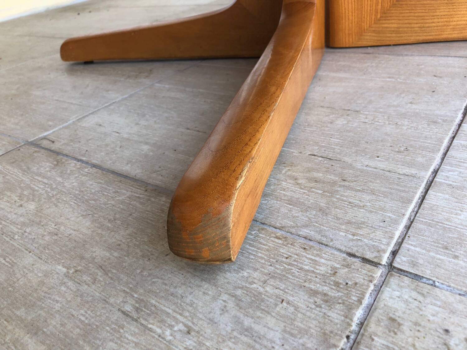 Baumann extendable round table