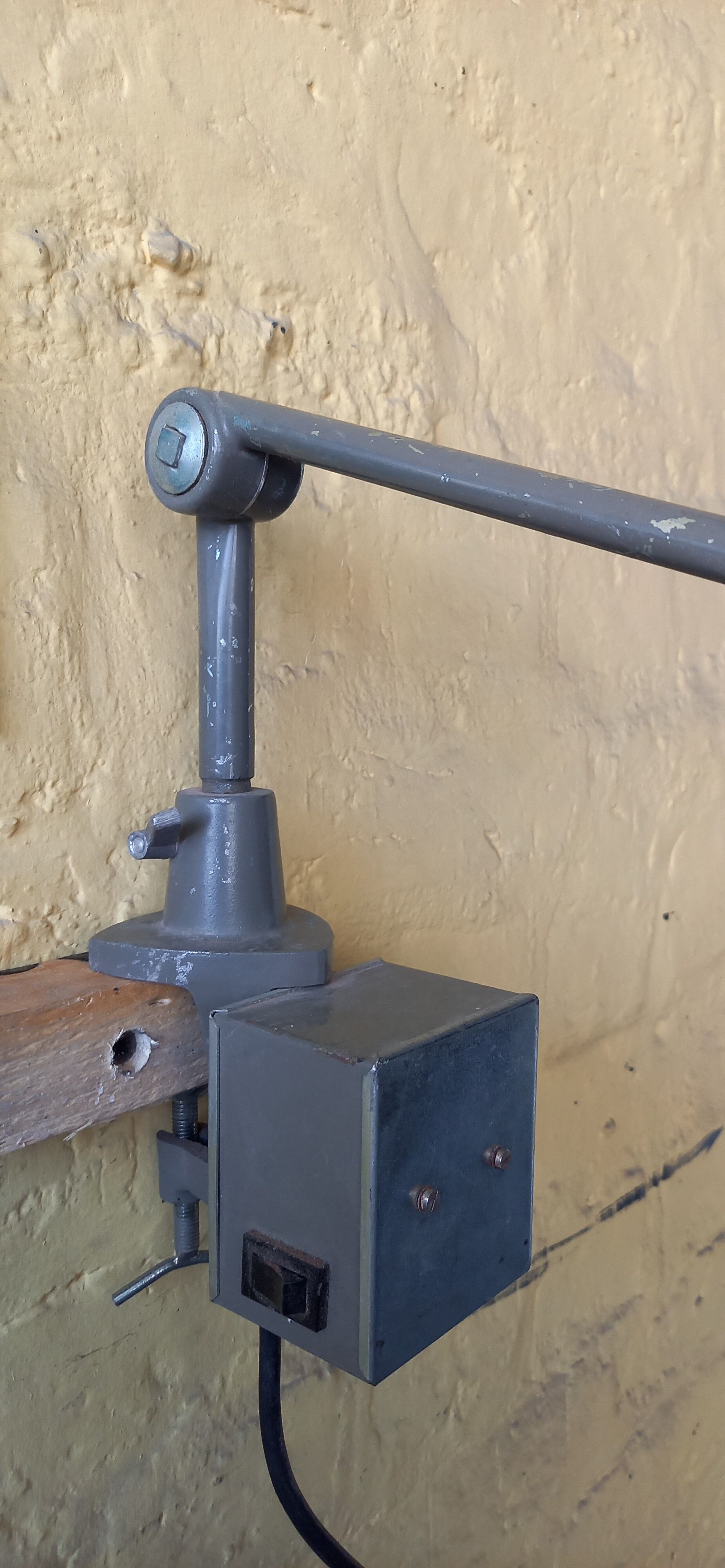 Lampe atelier bertoni