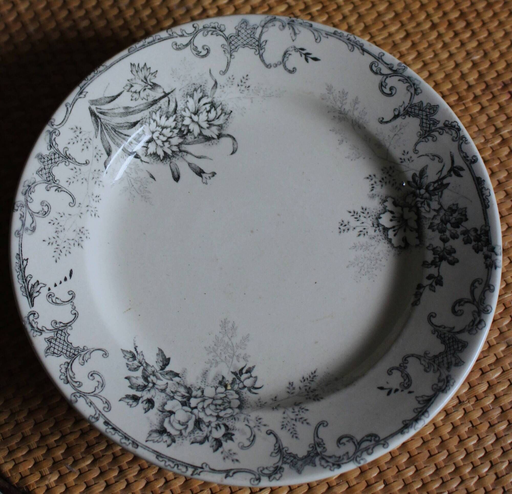 Black grey iron footed coupe Bourgeois