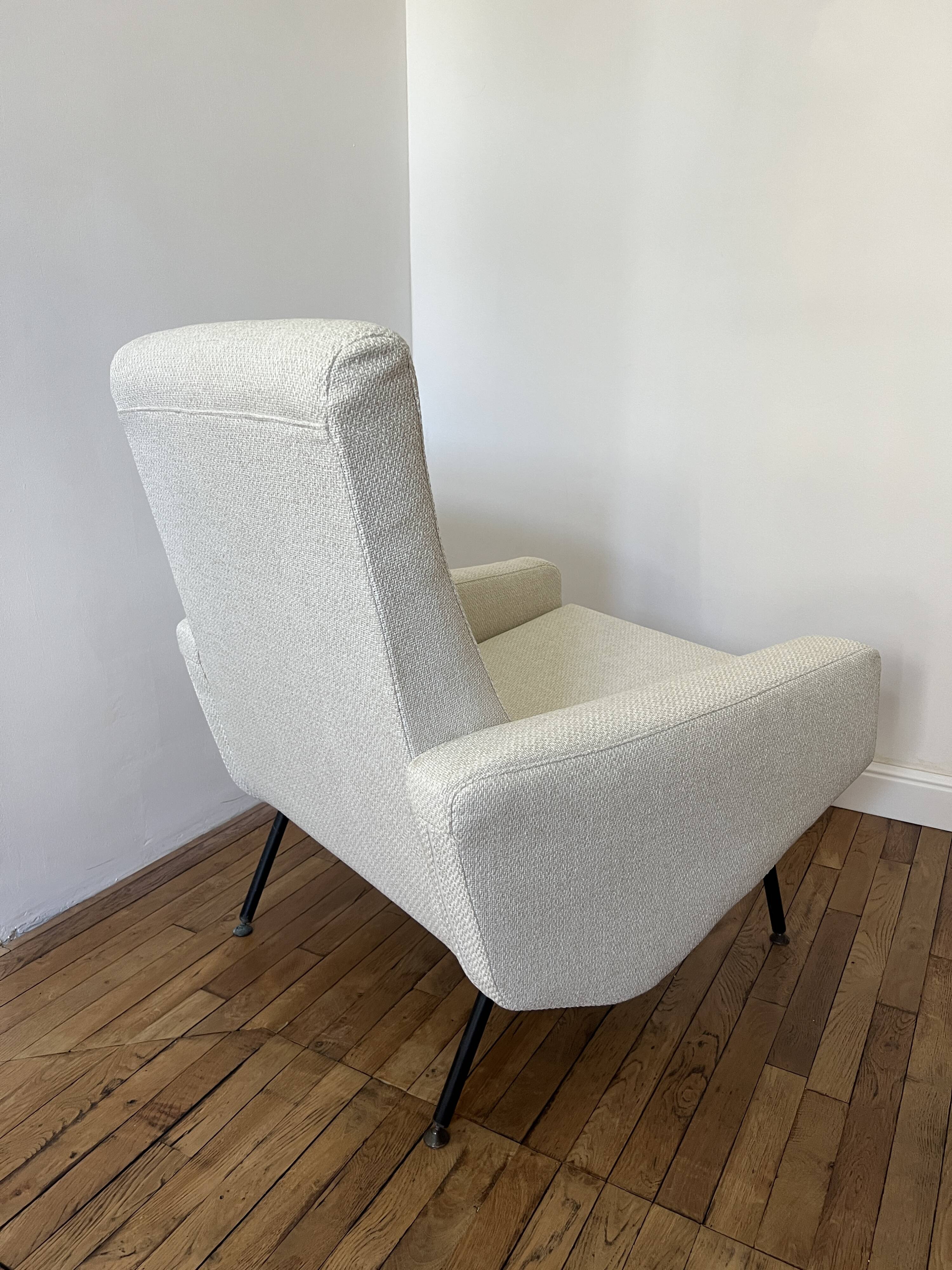 Pair of "Troïka" armchairs by Pierre Guariche, Airborne. Reupholstered 2026.
