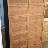 Trade cabinet with flaps