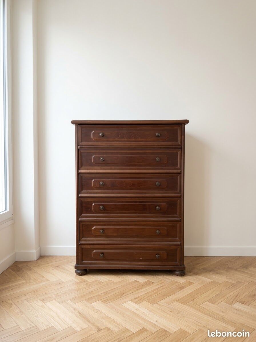 Brown antique-style wooden chest of drawers with 6 drawers.