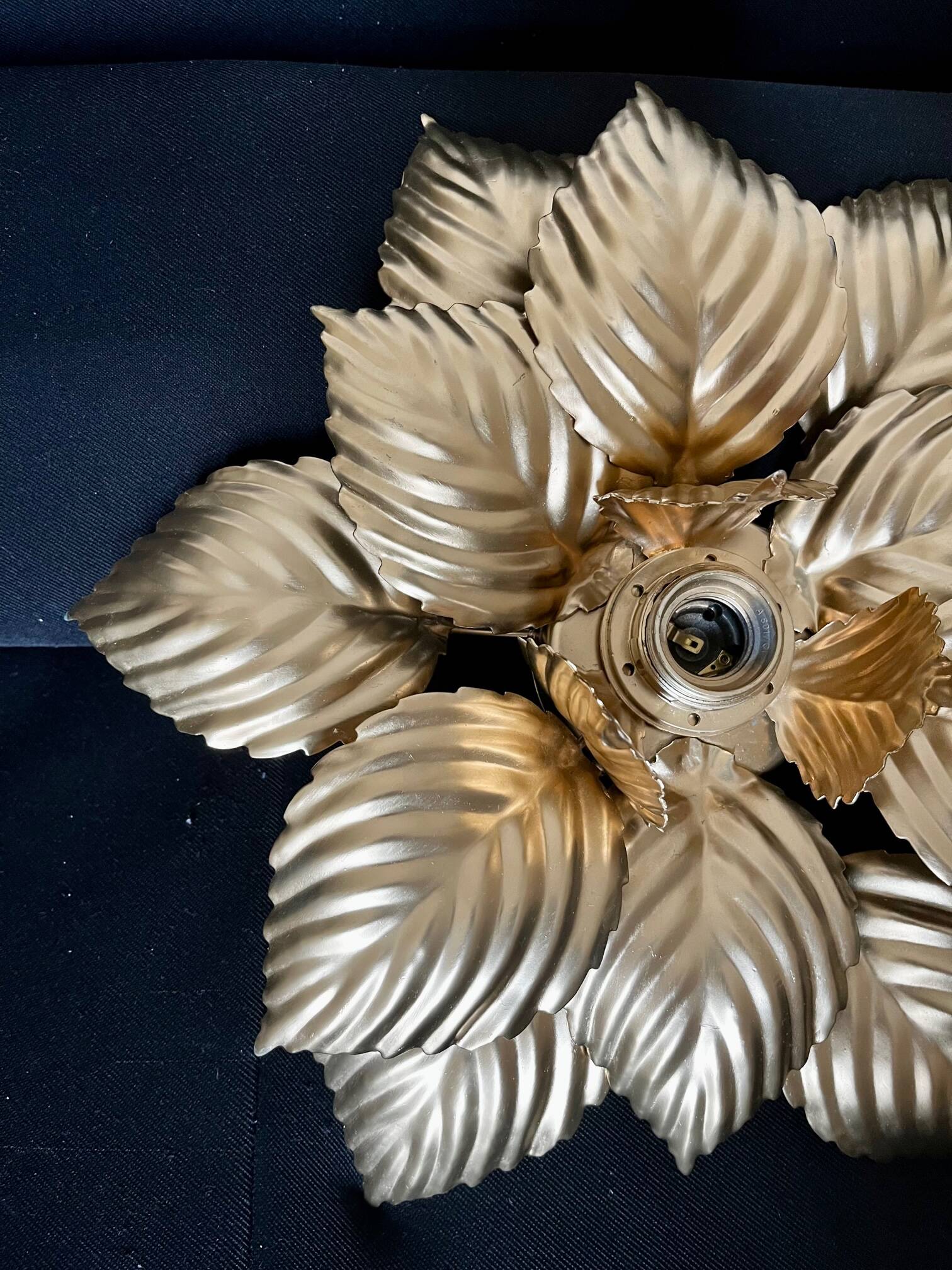 Golden flower wall lamp