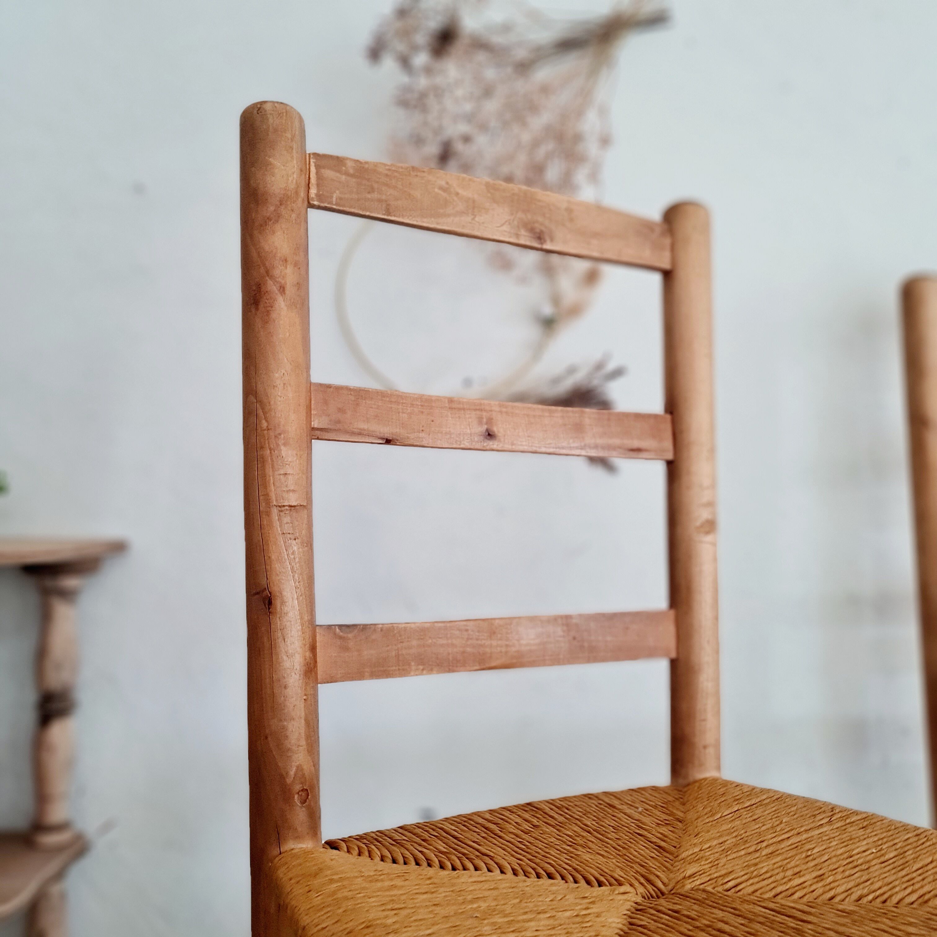 Paire de chaises en bois et paille