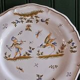 Moustiers scalloped plate in very good condition.