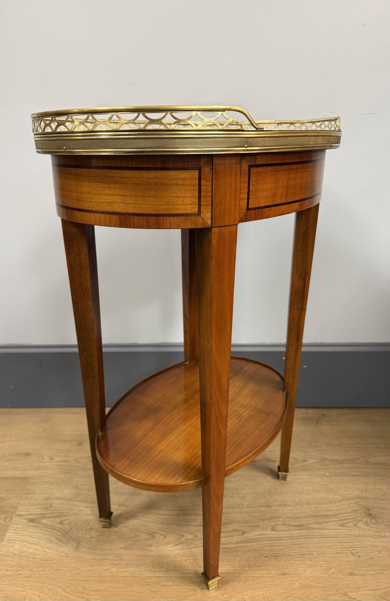 Table bouillotte de forme ovale