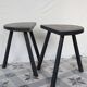 Paire de tabourets vintage bois peint noir - Assise demi-lune