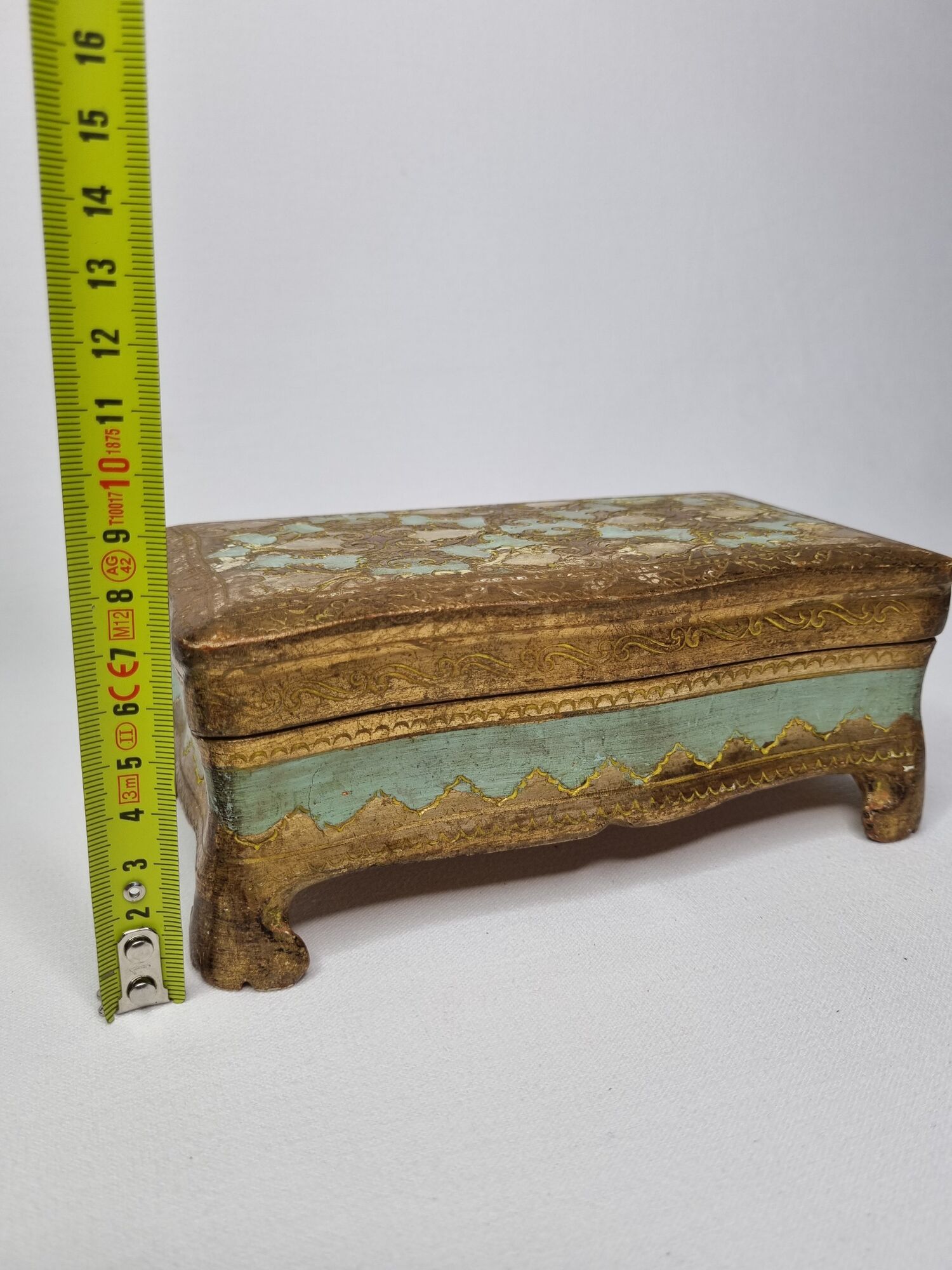 Florentine jewelry box, on gilded wooden feet made in Italy