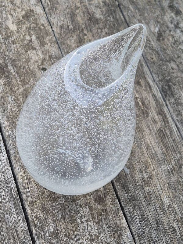 Petit vase bullé en verre soufflé