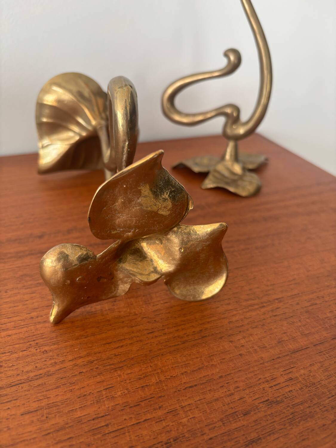 Set of 2 vintage candle holders bronze alloy – Metal flower candle holders gold