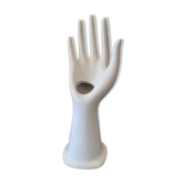 Main baguier blanche