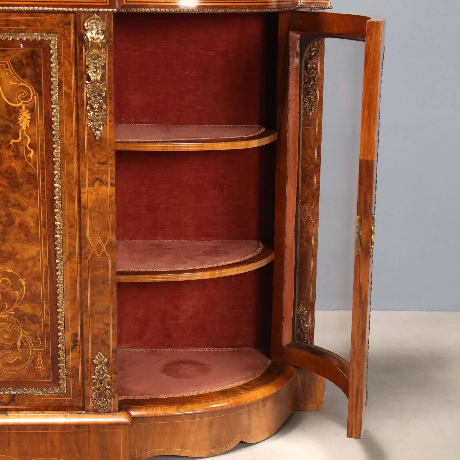 Antique walnut burl cabinet with inlays, United Kingdom, 19th century.