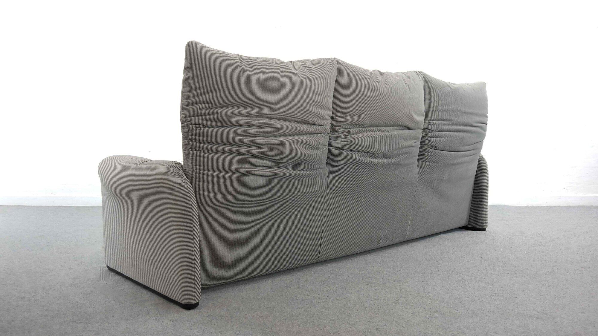 Cassina Maralunga 3-Seater Sofa by Vico Magistretti in grey striped fabrics