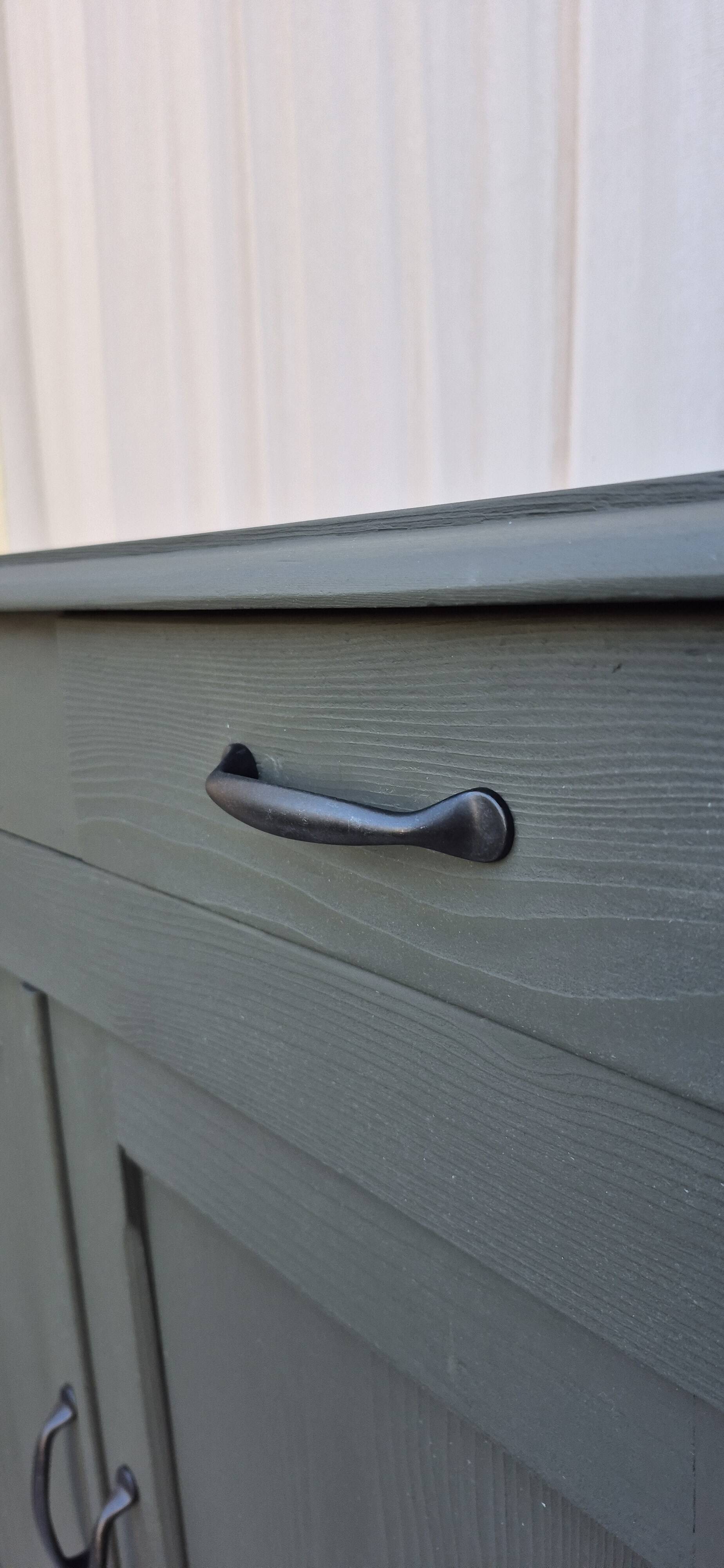 Low sideboard with 2 doors and 2 drawers