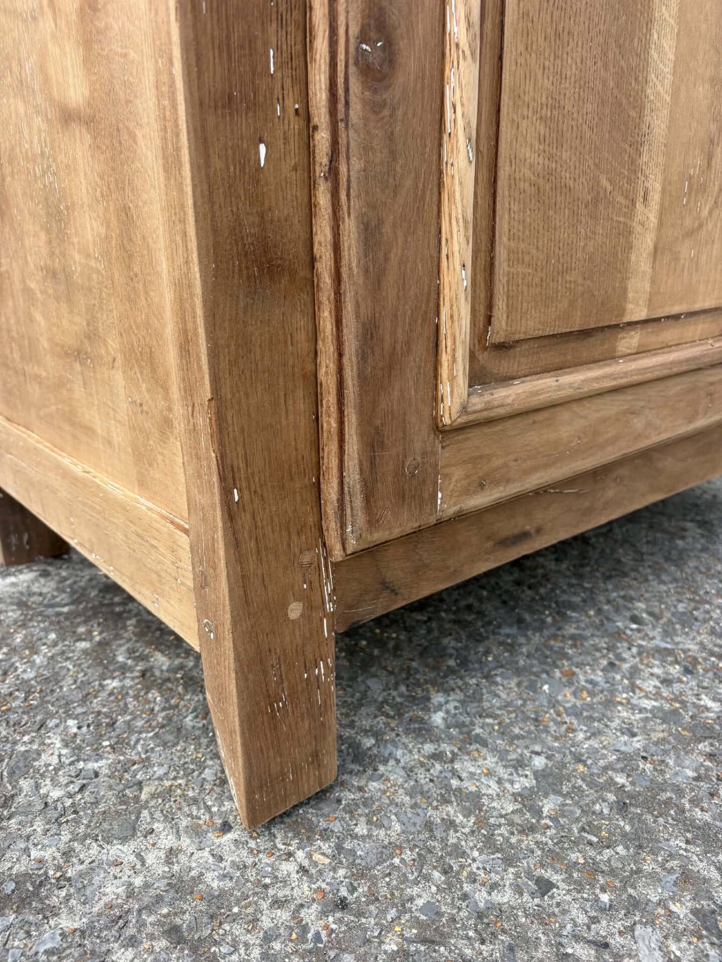 Armoire / vitrine  ancienne en bois massif