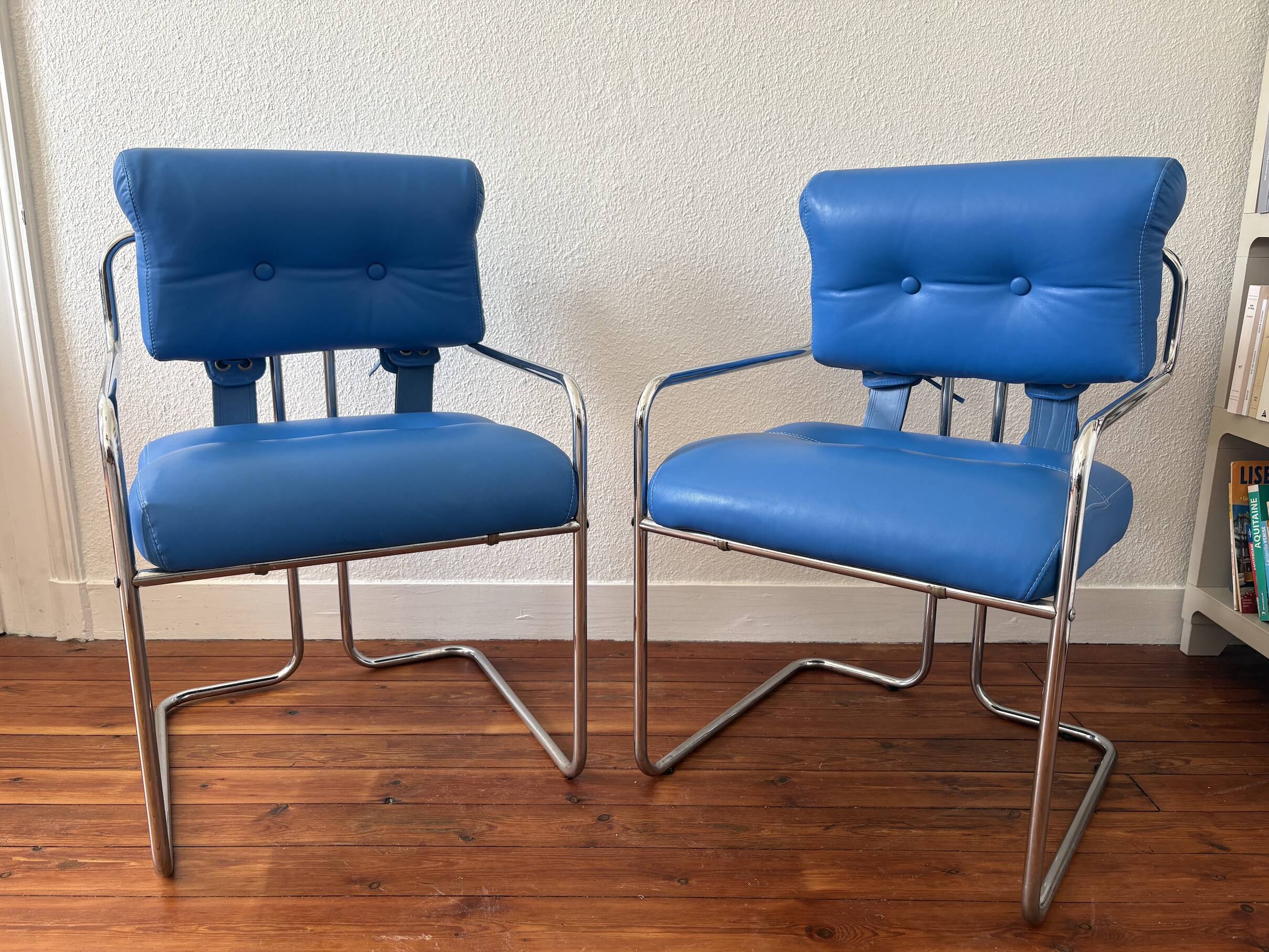 Paire de fauteuils modèle “Tucroma”, dessinés en 1971 par Guido Faleschini pour l’éditeur italien i4 Mariani