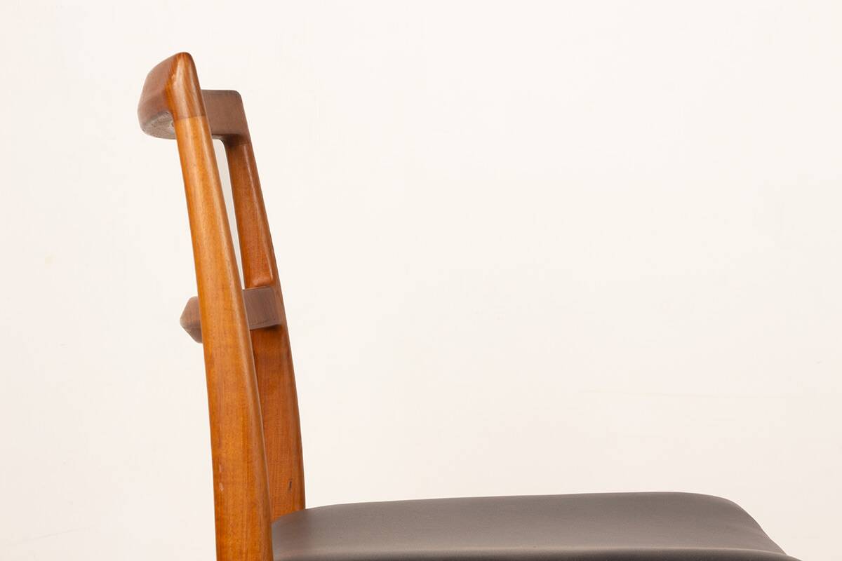 Suite de 4 chaises Danoises en Teck et cuir neuf modèle 430 par Arne Vodder