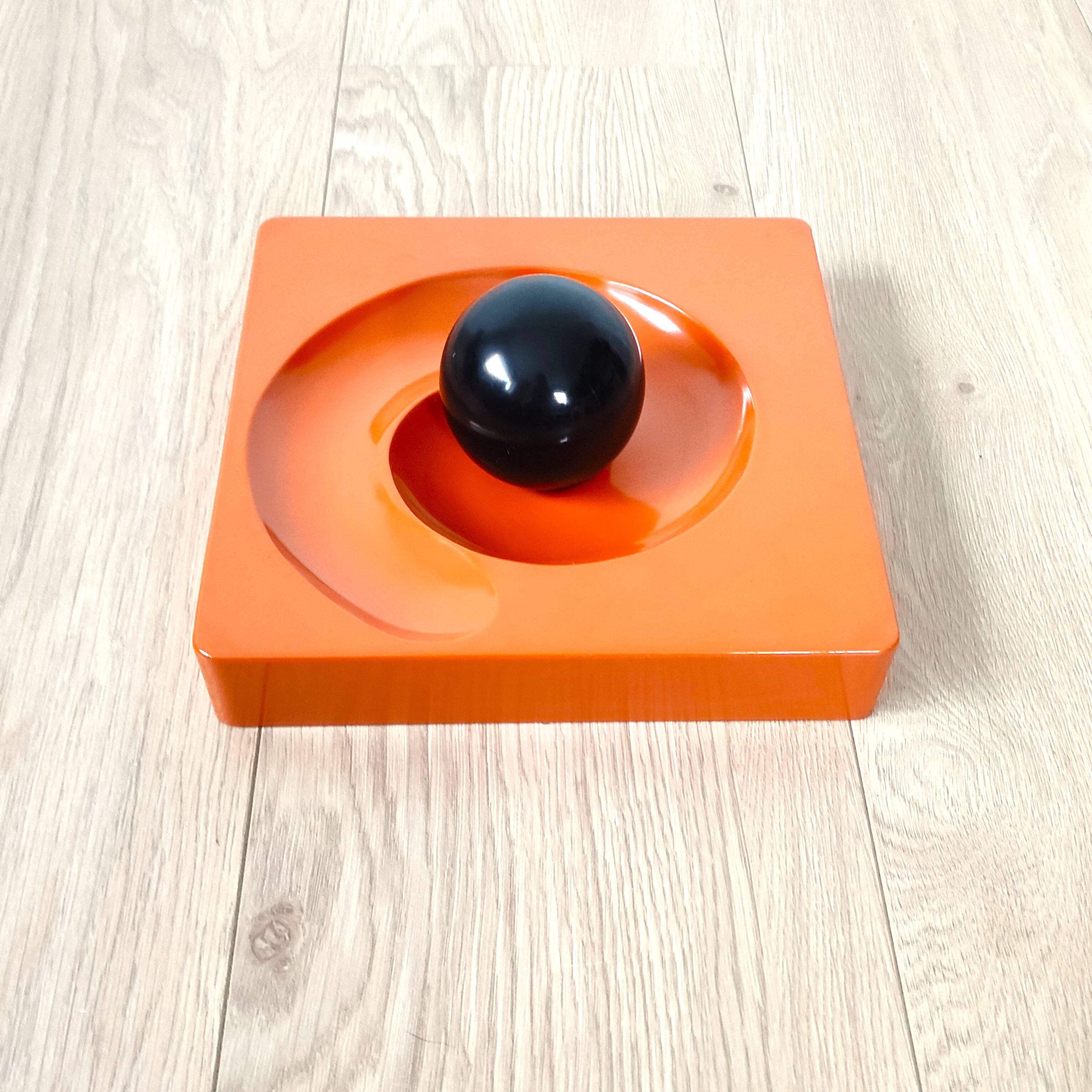 Vintage space age design ashtray by Eleonore Peduzzi Riva - Artemide