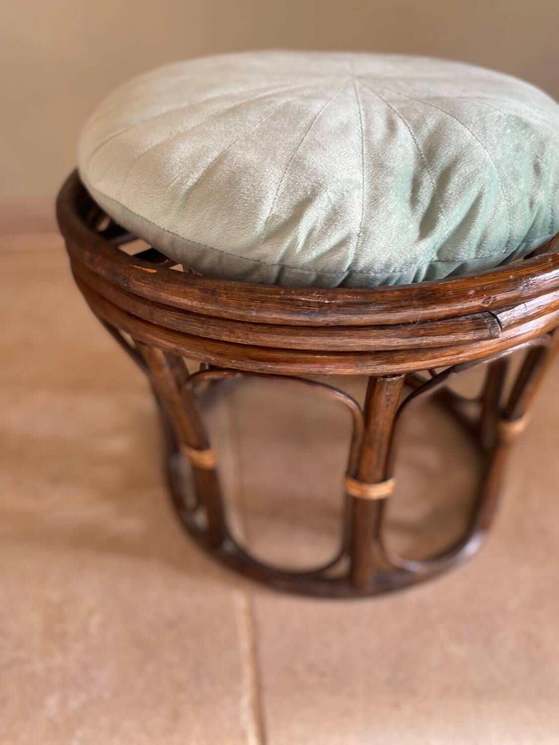 Vintage rattan pouf