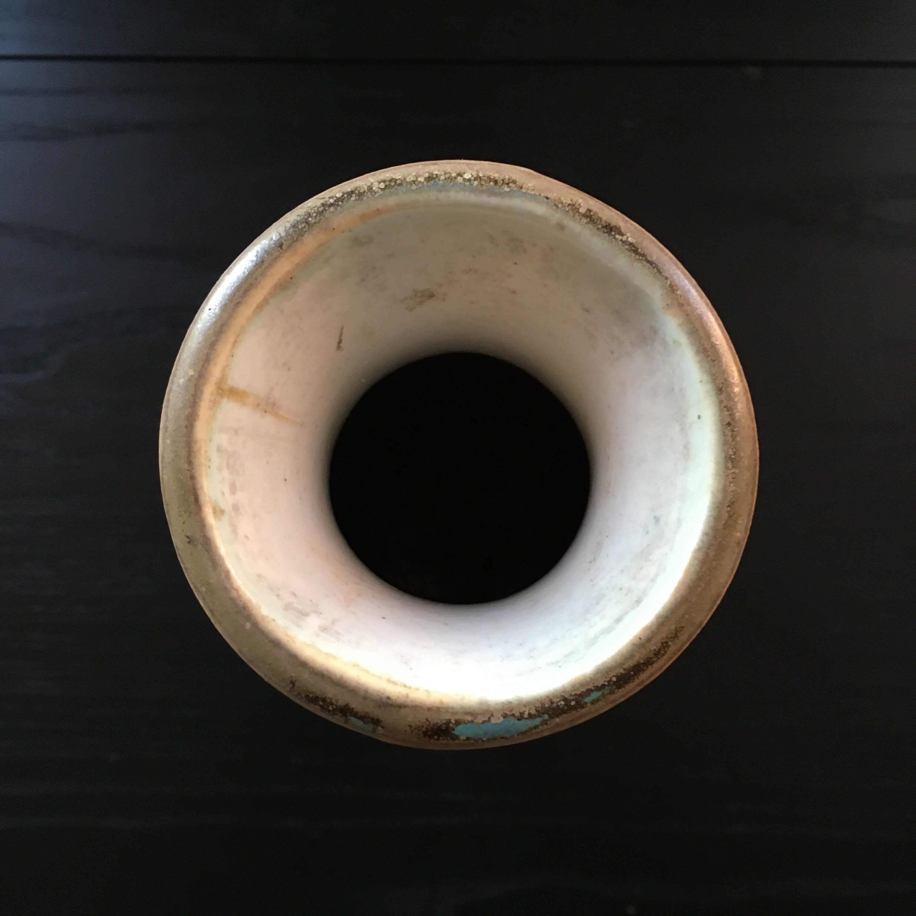 Three-color sandstone vase