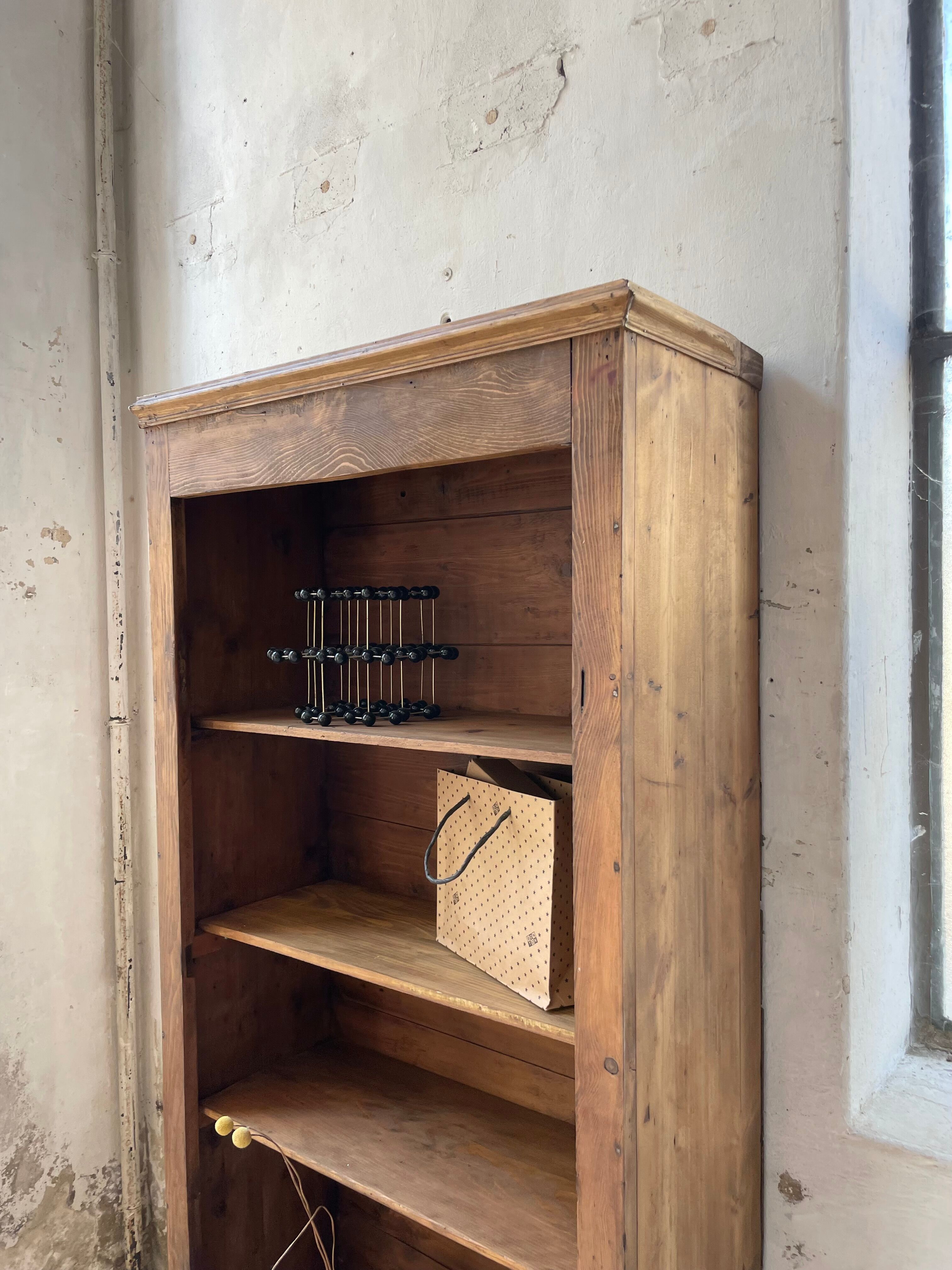 Library bonnetière pine