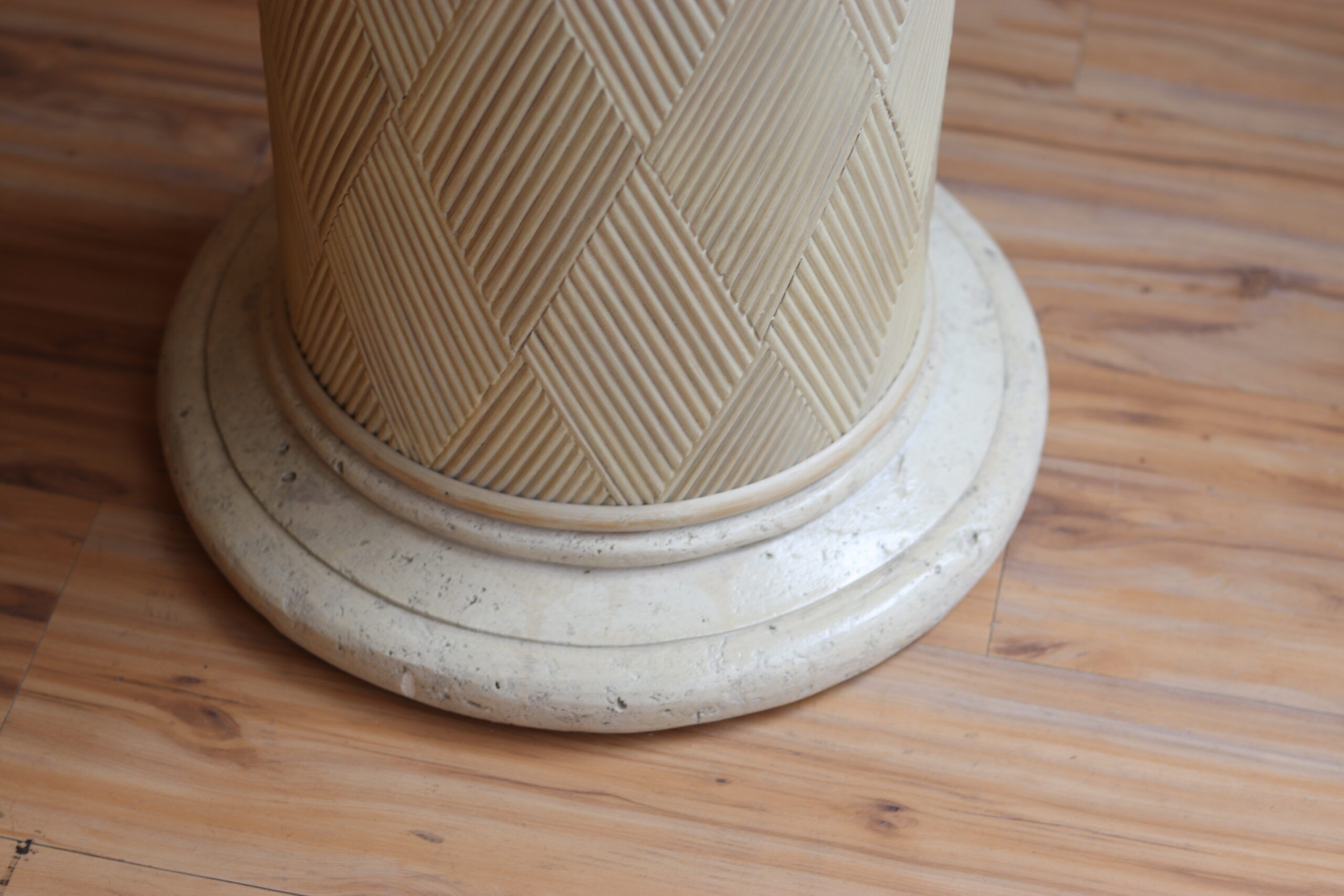 Vintage column/pedestal from the 70s-80s in travertine and wood.