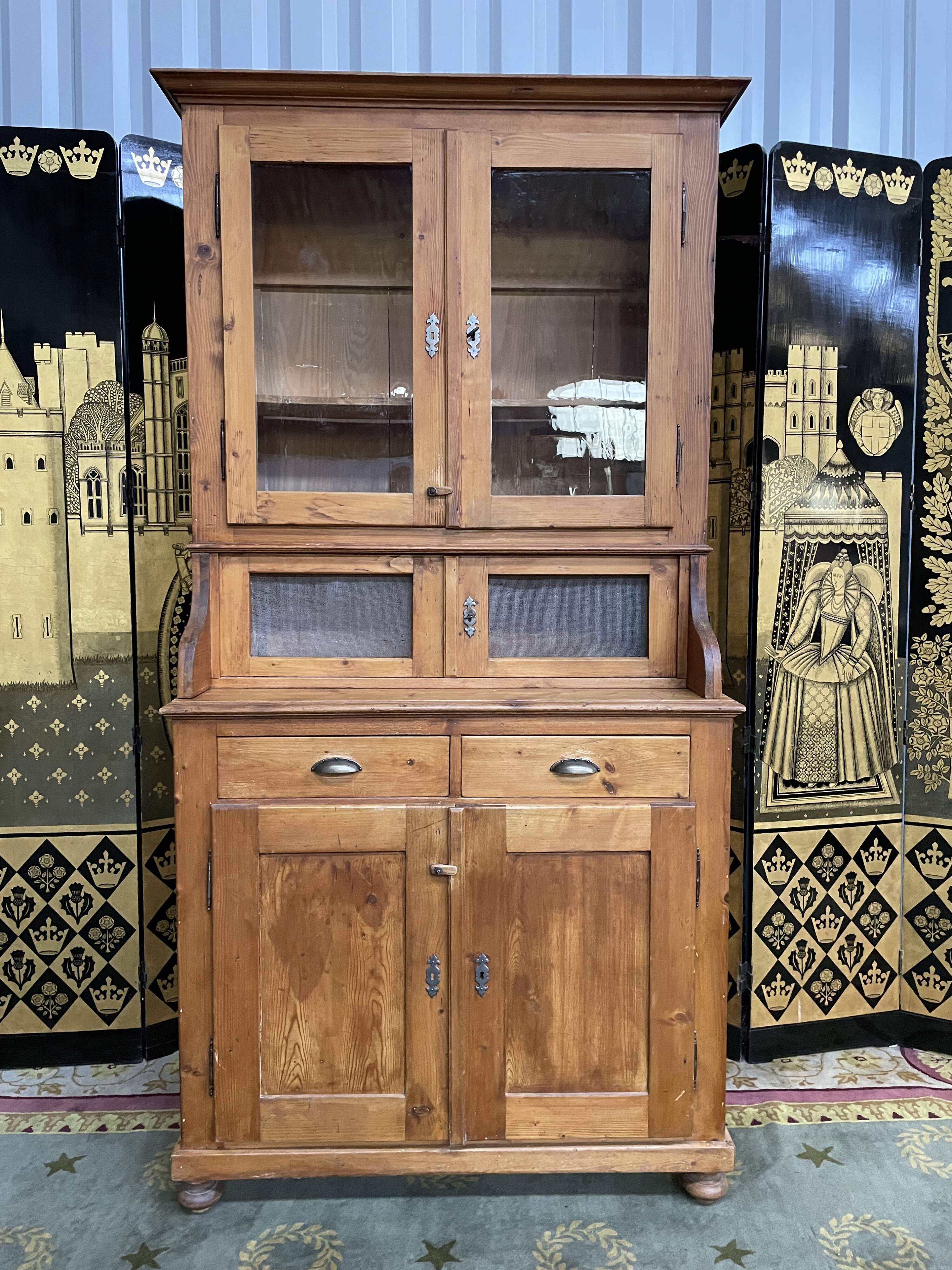 Buffet two bodies in fir 1900