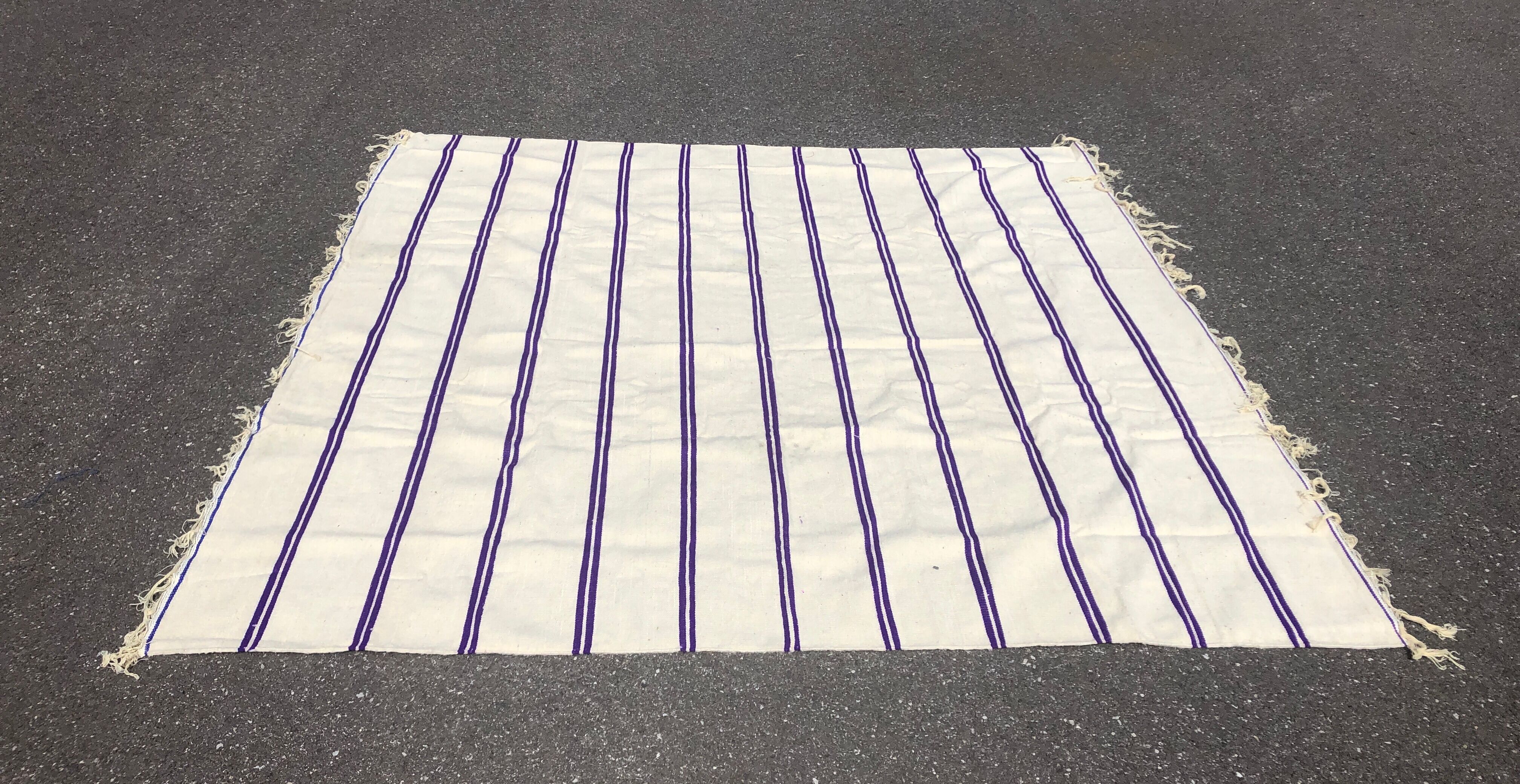 Handmade wool rug 190x190cm