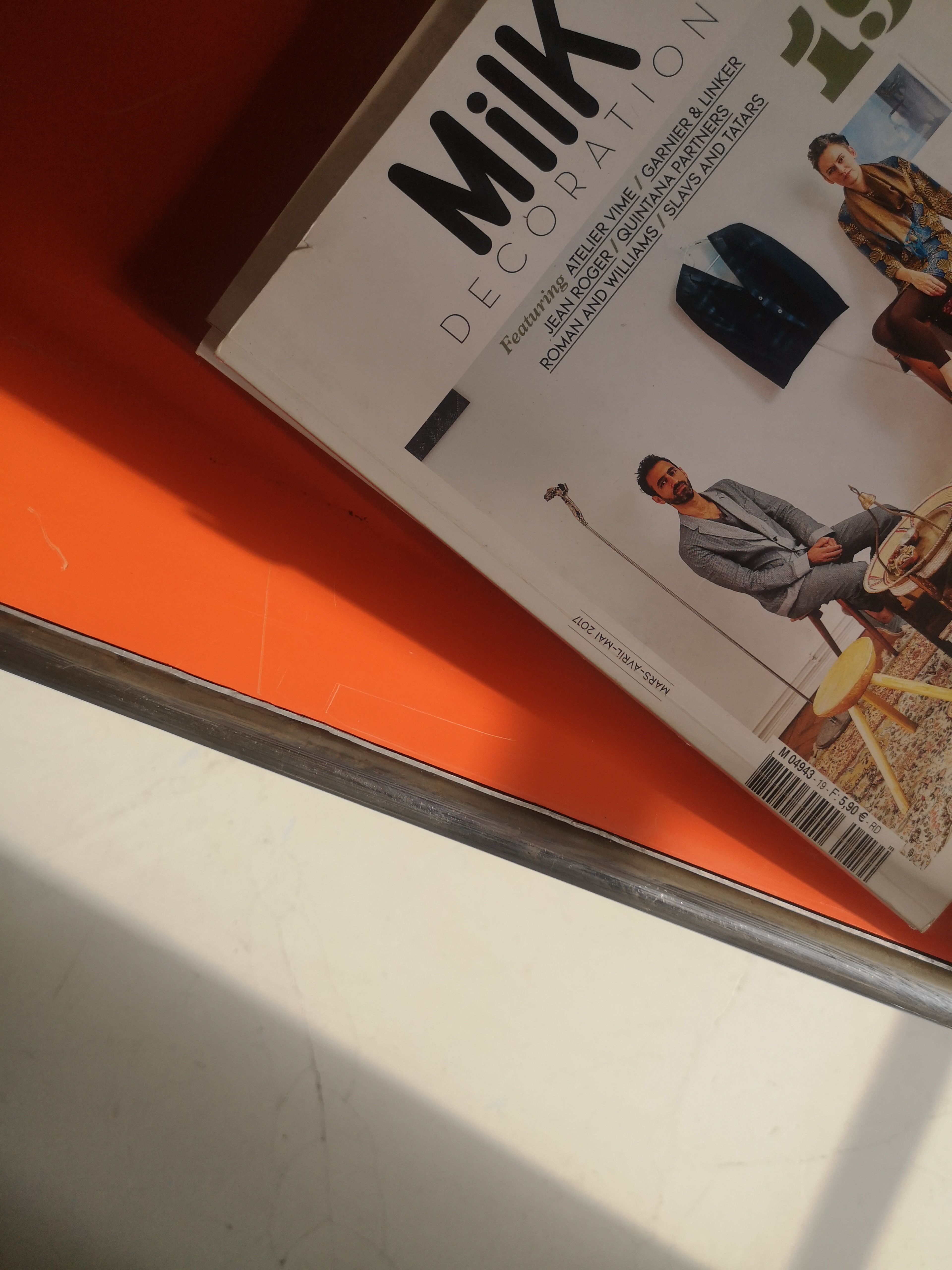 Desserte bibliothèque à roulette en metal chromé industrielle