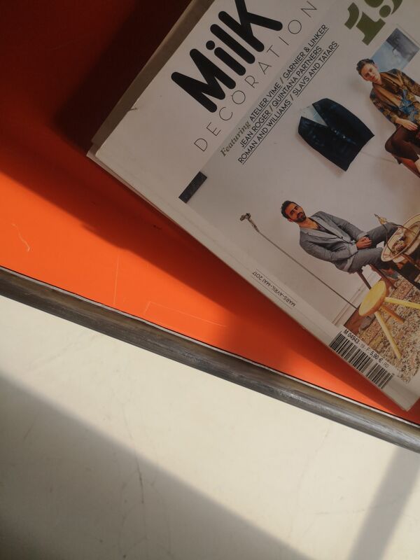 Desserte bibliothèque à roulette en metal chromé industrielle