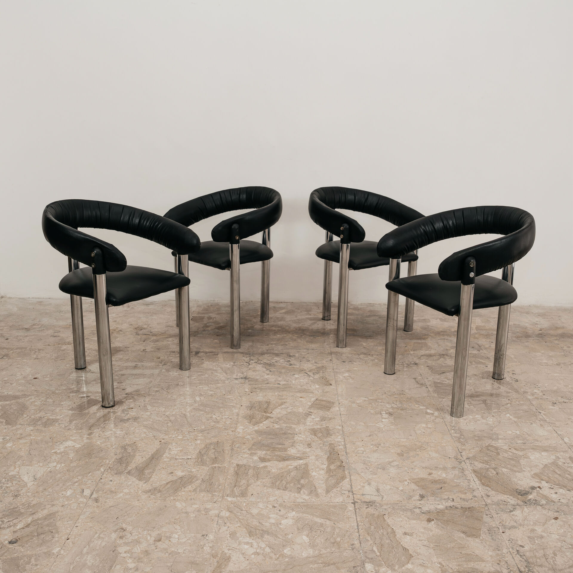 Set of 4 vintage 1970s design dining chairs modernariato.