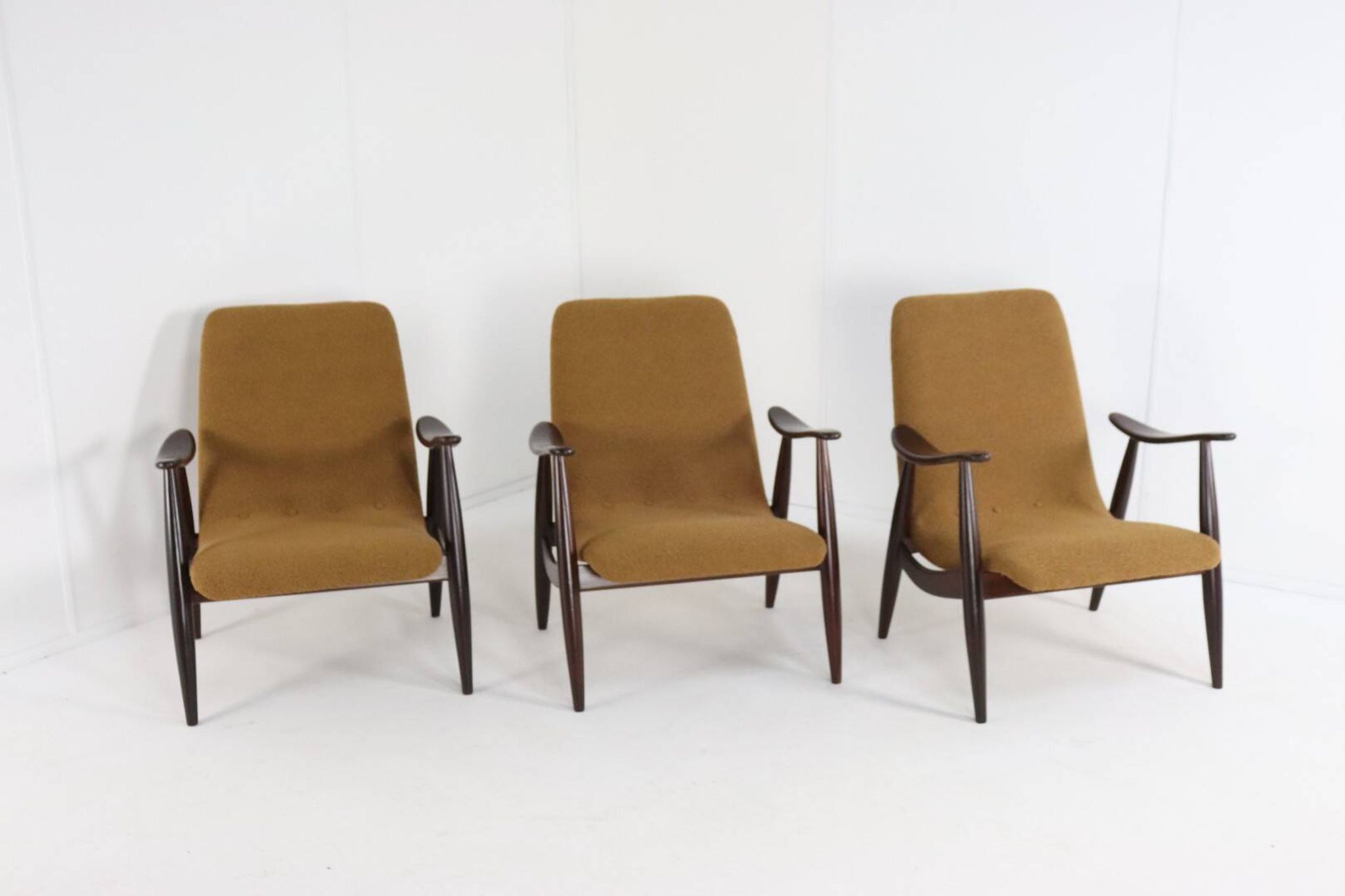 Armchair 'Popkensburg' Attr. Louis van Teeffelen for Wébé | 3 pieces in sto