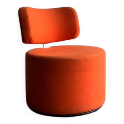 Fauteuil pivotant SITS Mokka en tissu orange — design arrondi rétro scandinave moderne