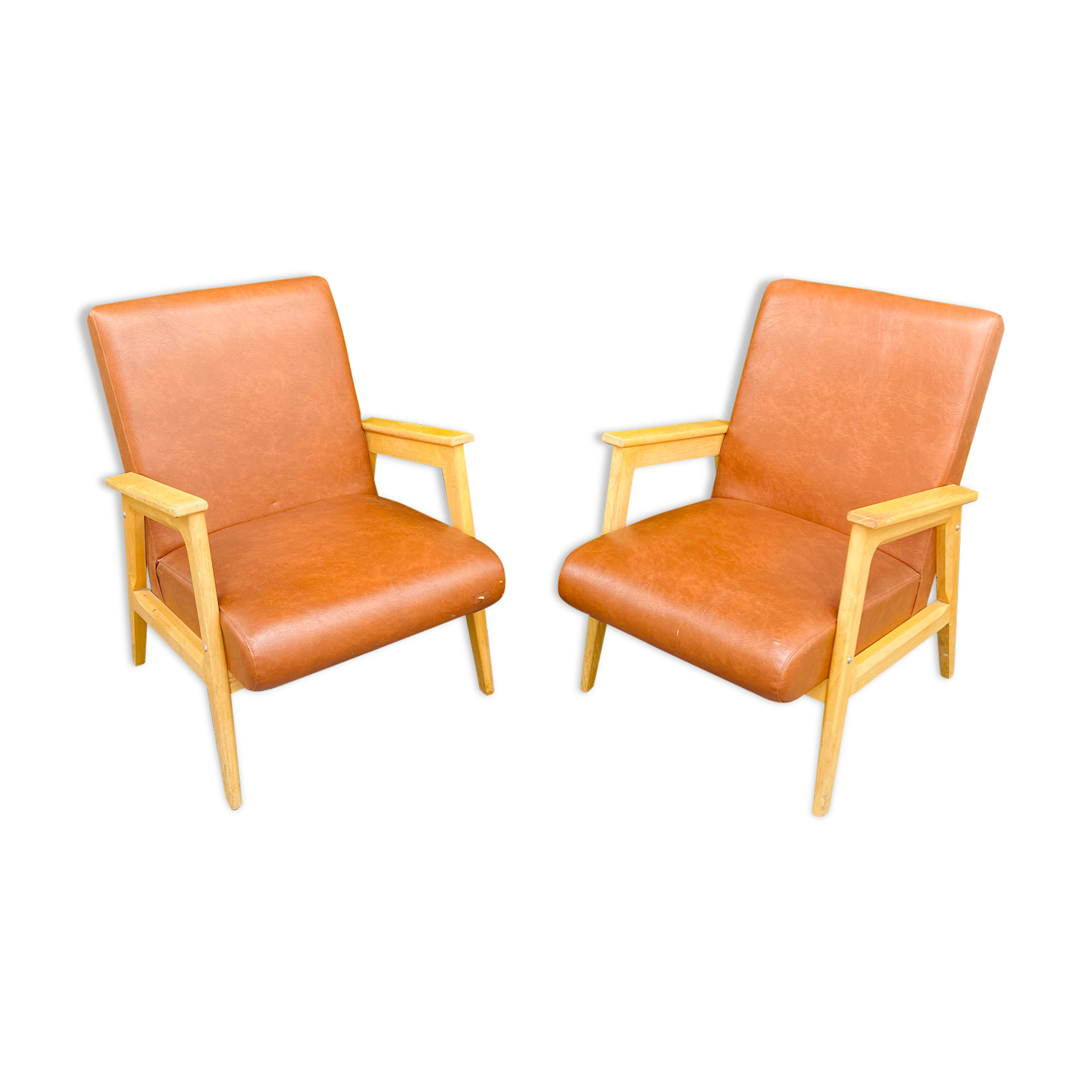 Paire de fauteuils des années 50 en skaï marron