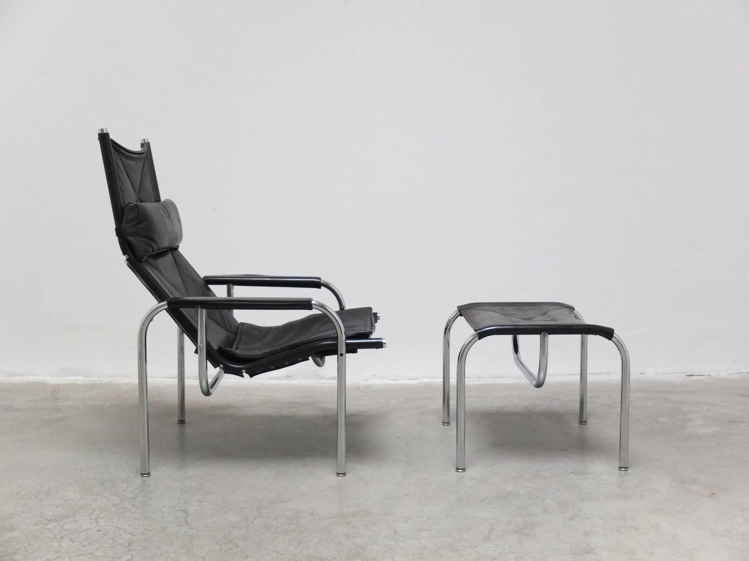 Fauteuil inclinable 'HE1106' avec repose-pieds par Hans Eichenberger pour Strässle, 1978