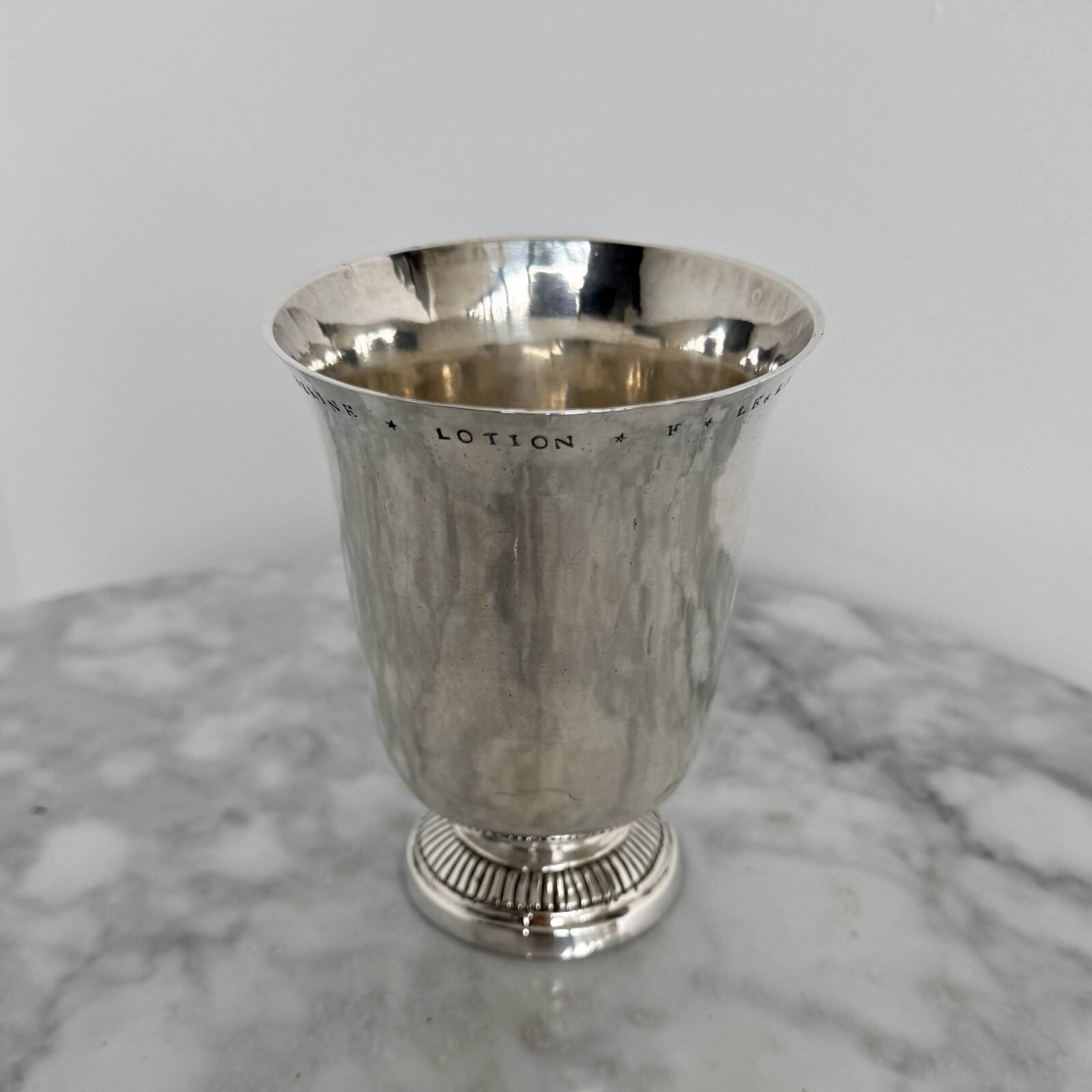 Timbale en argent XVIIIe poinçon fermiers généraux pied godronné