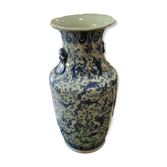 Baluster vase in asian porcelain