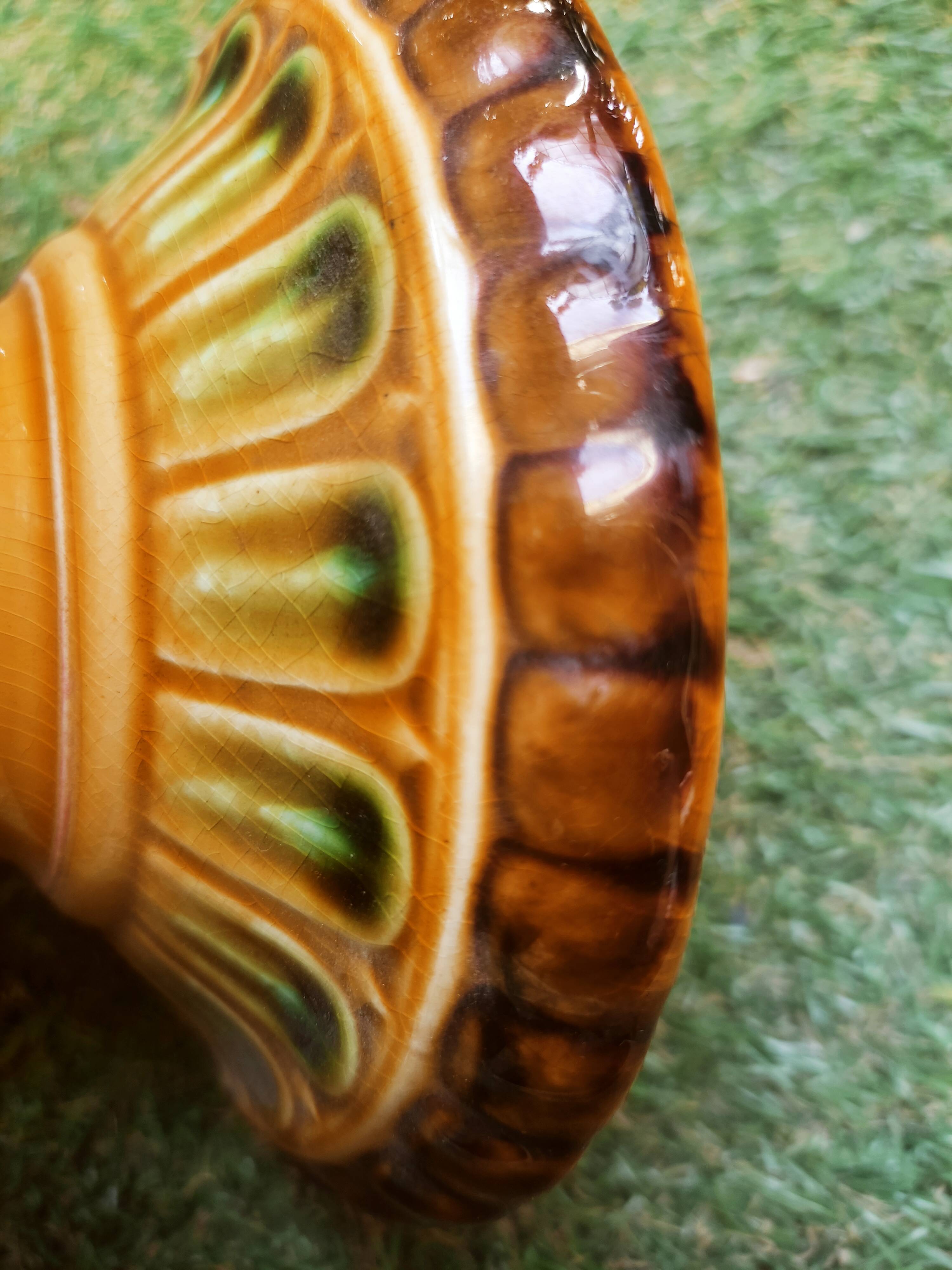 Dish on foot in slurry