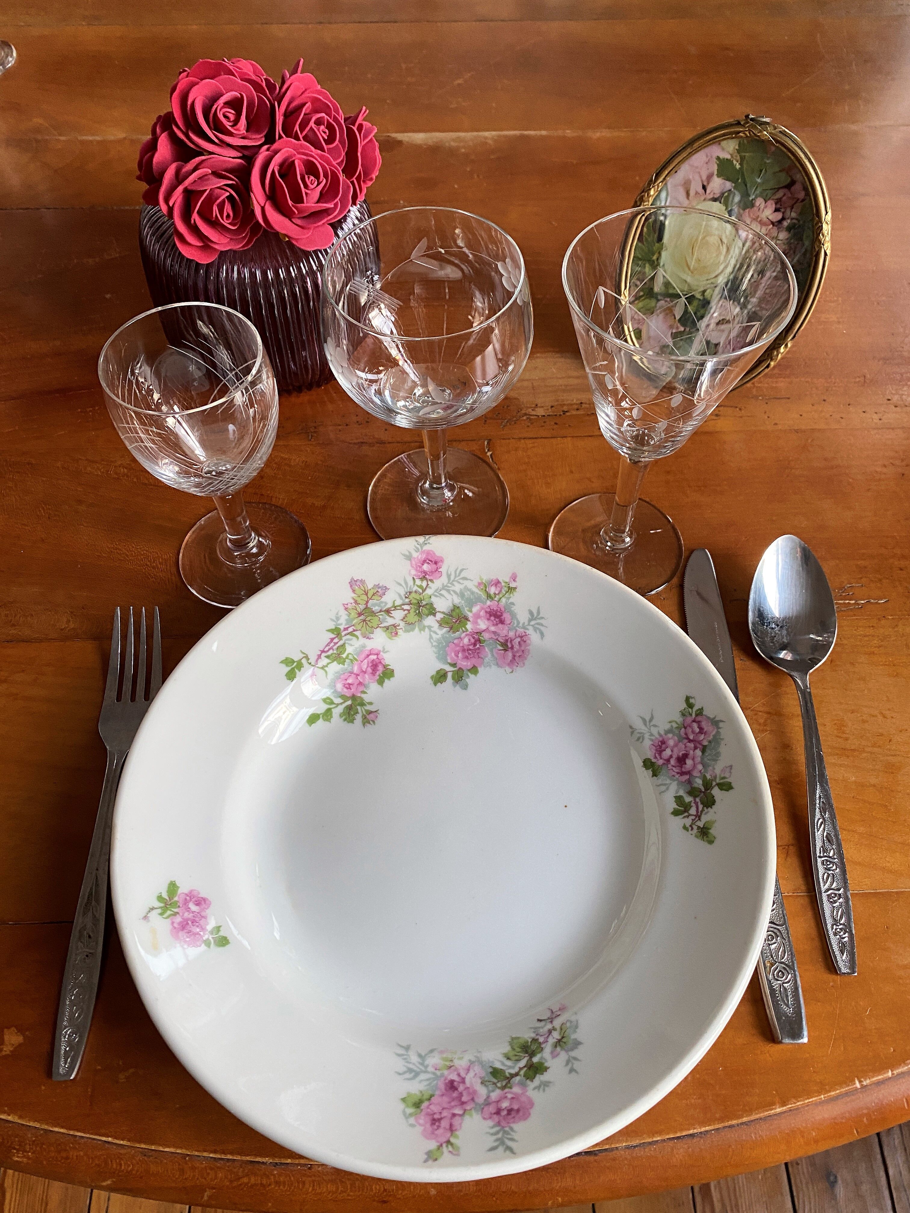 Set of 3 white wine glasses in cut glass