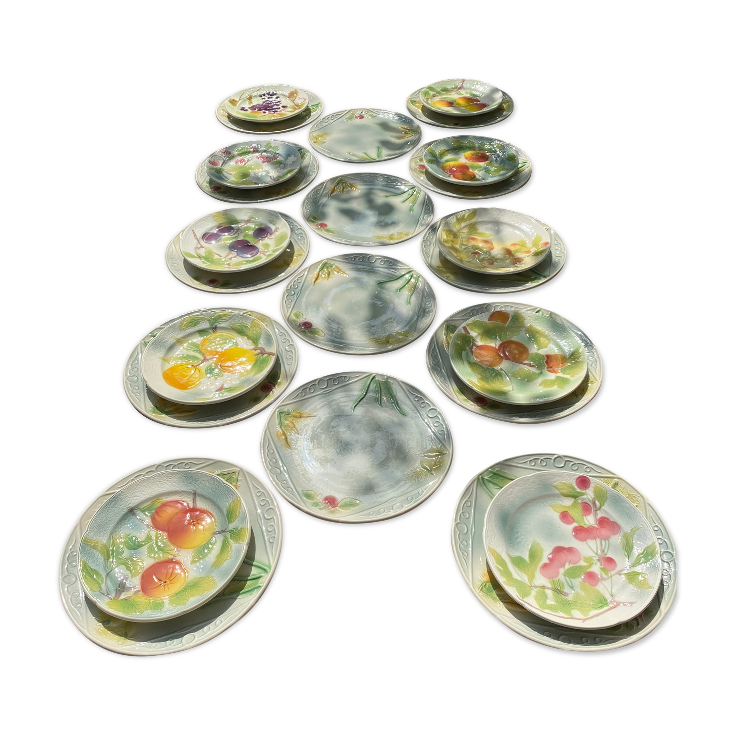 Service 10 plates and 14 sub-plates St Clement