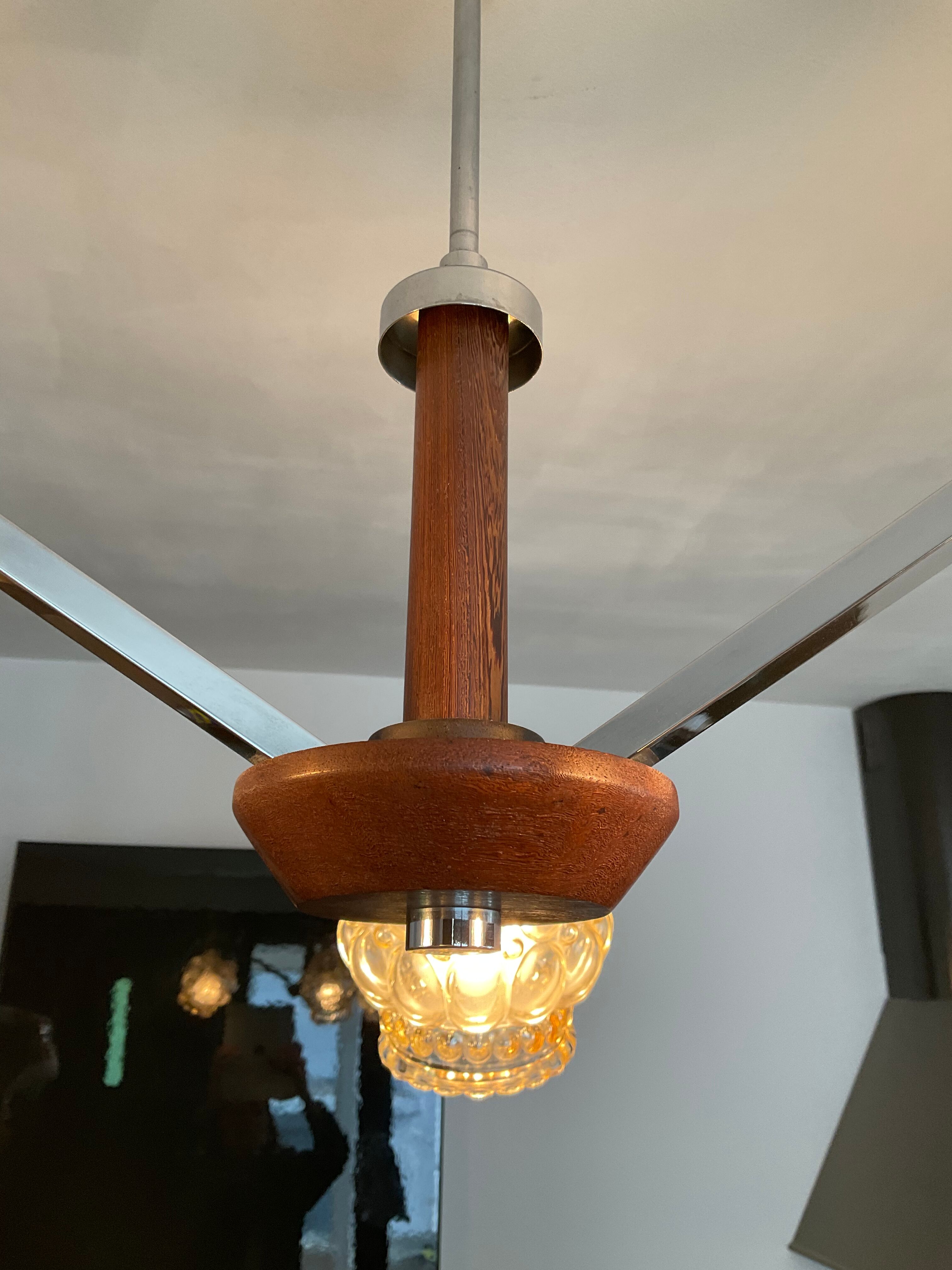 Lustre scandinave années 60 en teck et métal chromé