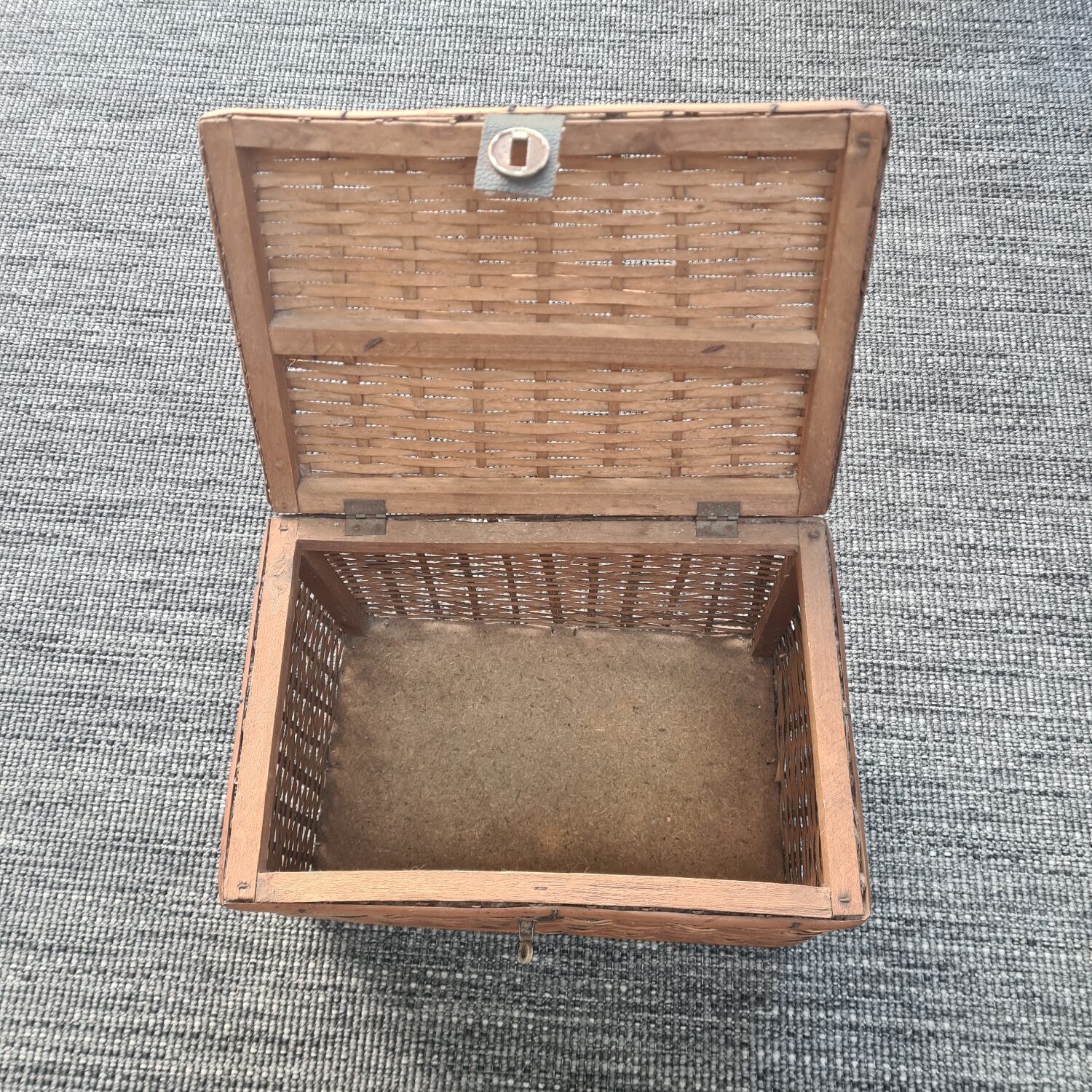 Rectangular wicker basket