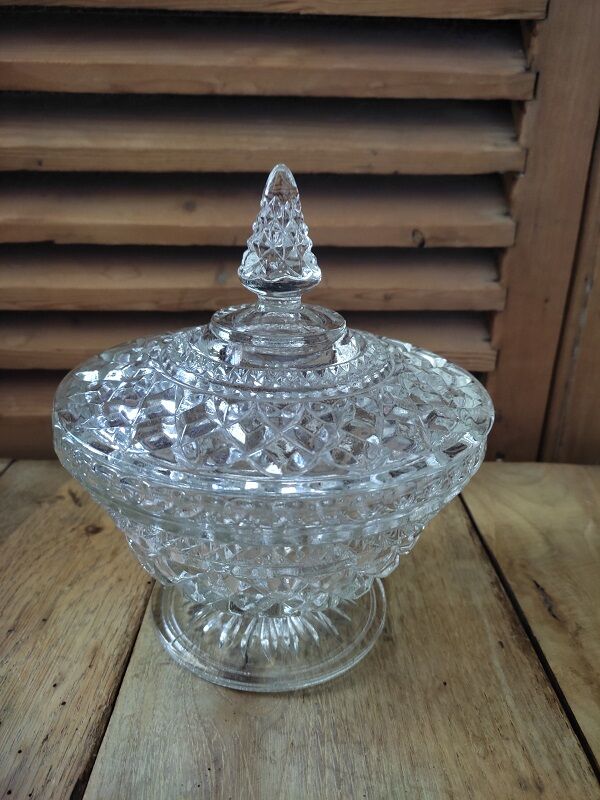 Candy sugar in molded glass diamond tips