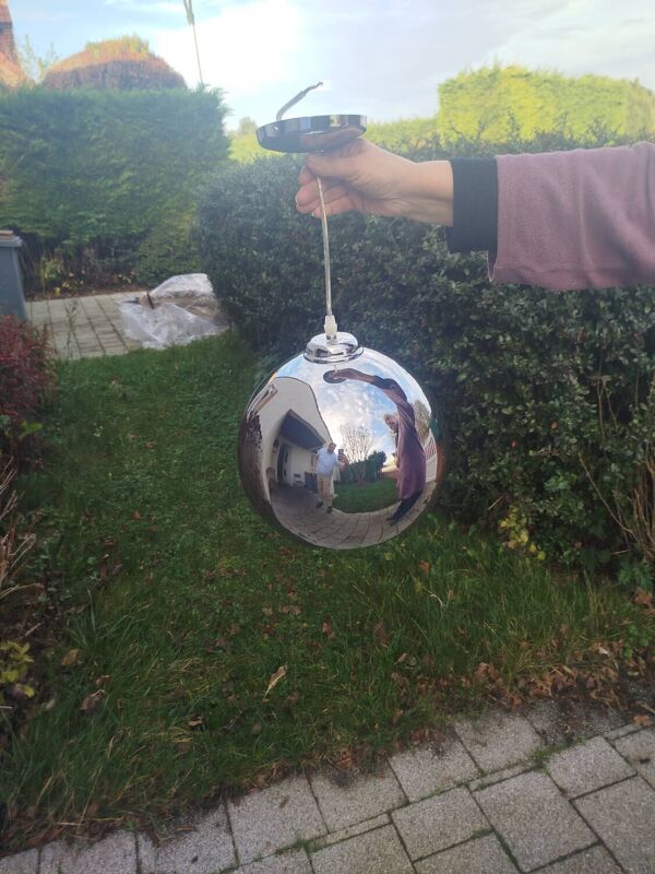 Suspension boule chromée vintage – Ø 30 cm – Très bon état

Suspension
