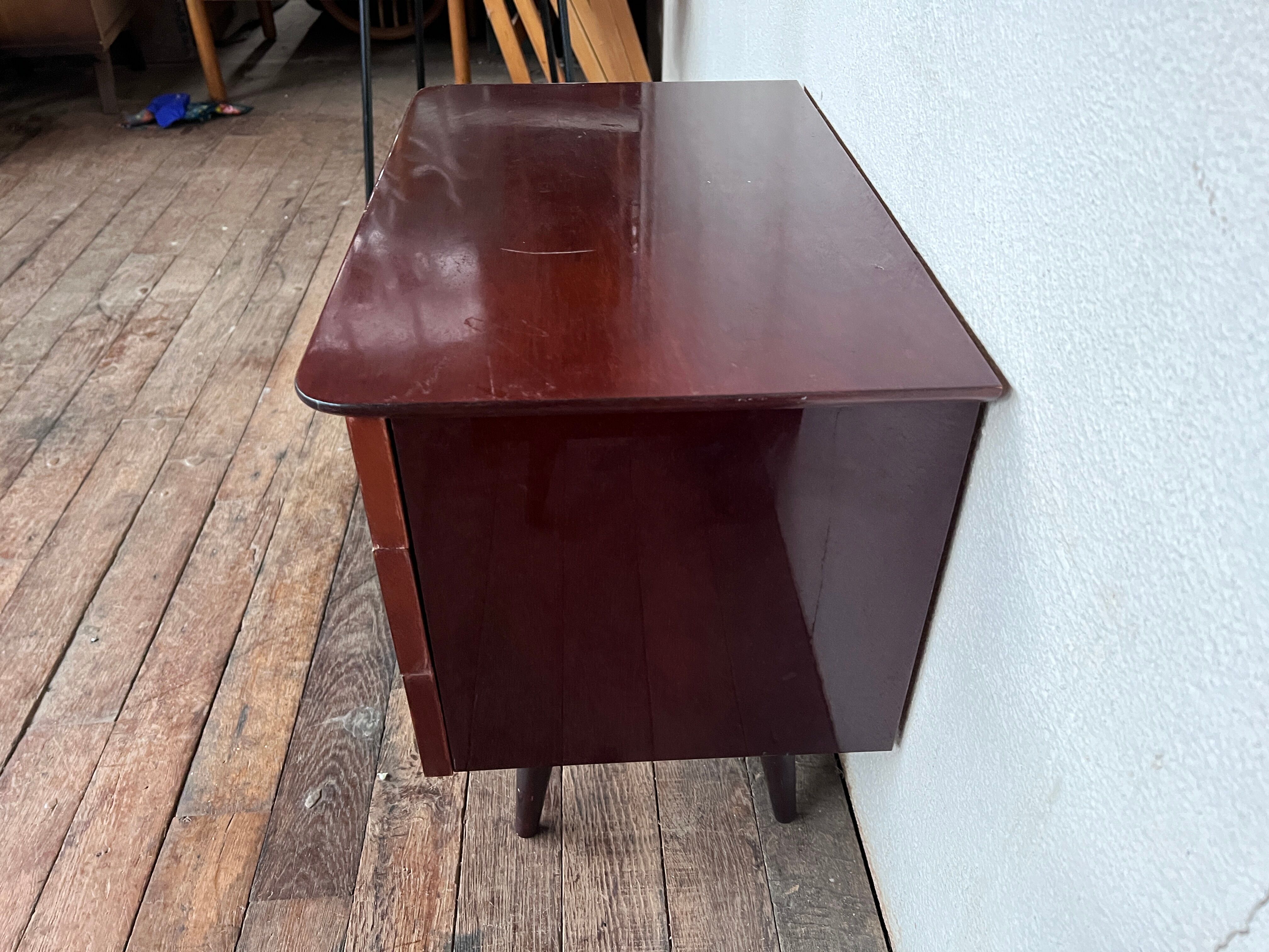 Paire de table de nuit 1950