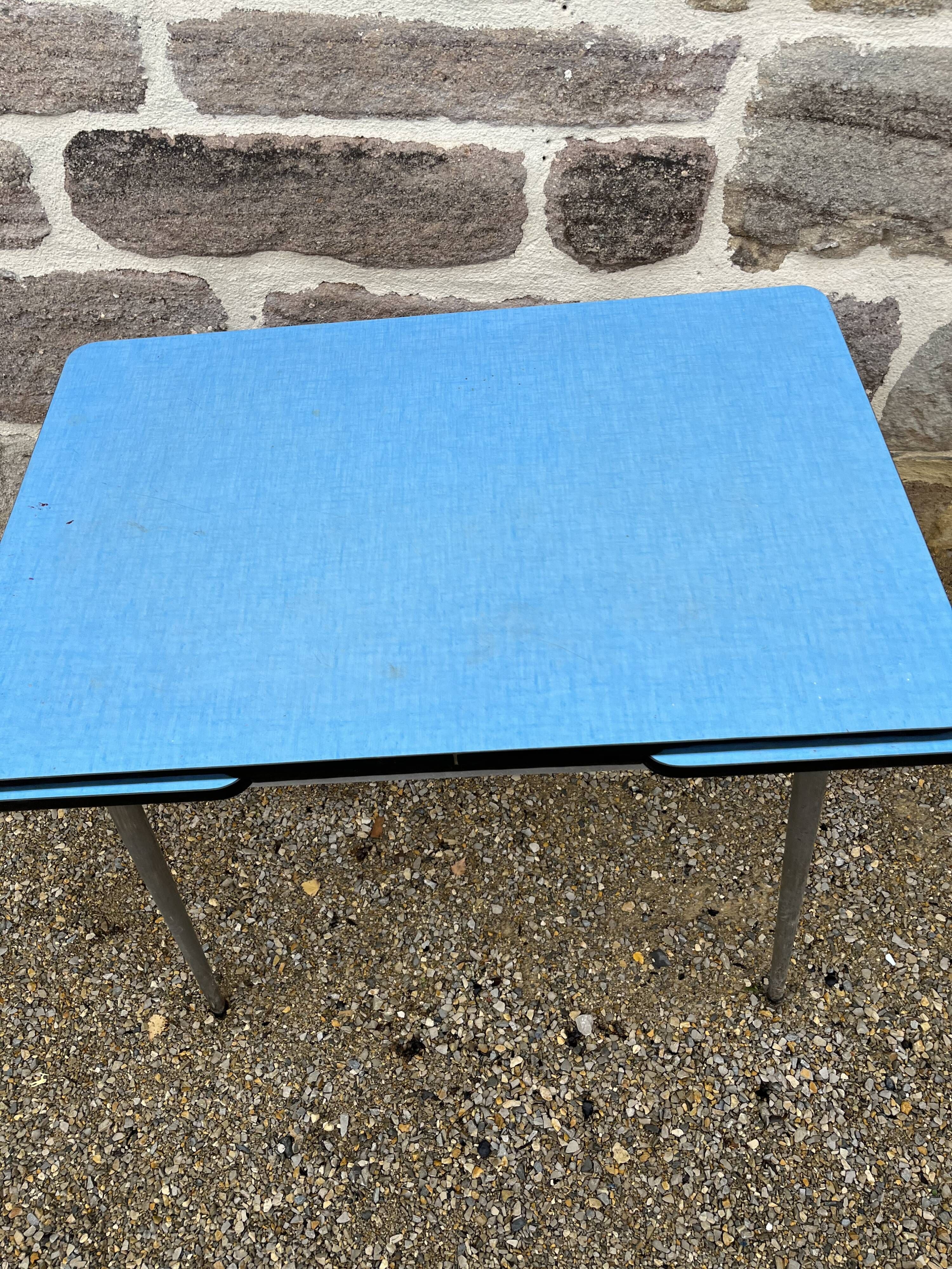 Table formica